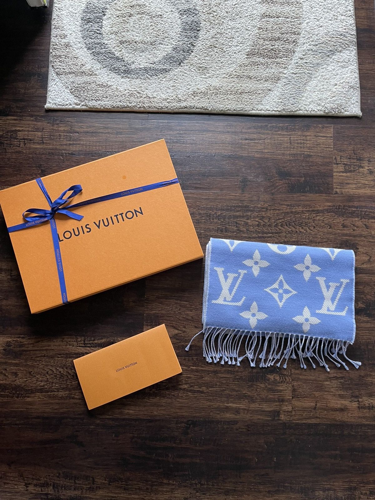 Louis Vuitton, Accessories, Authentic Simply Lv Scarf