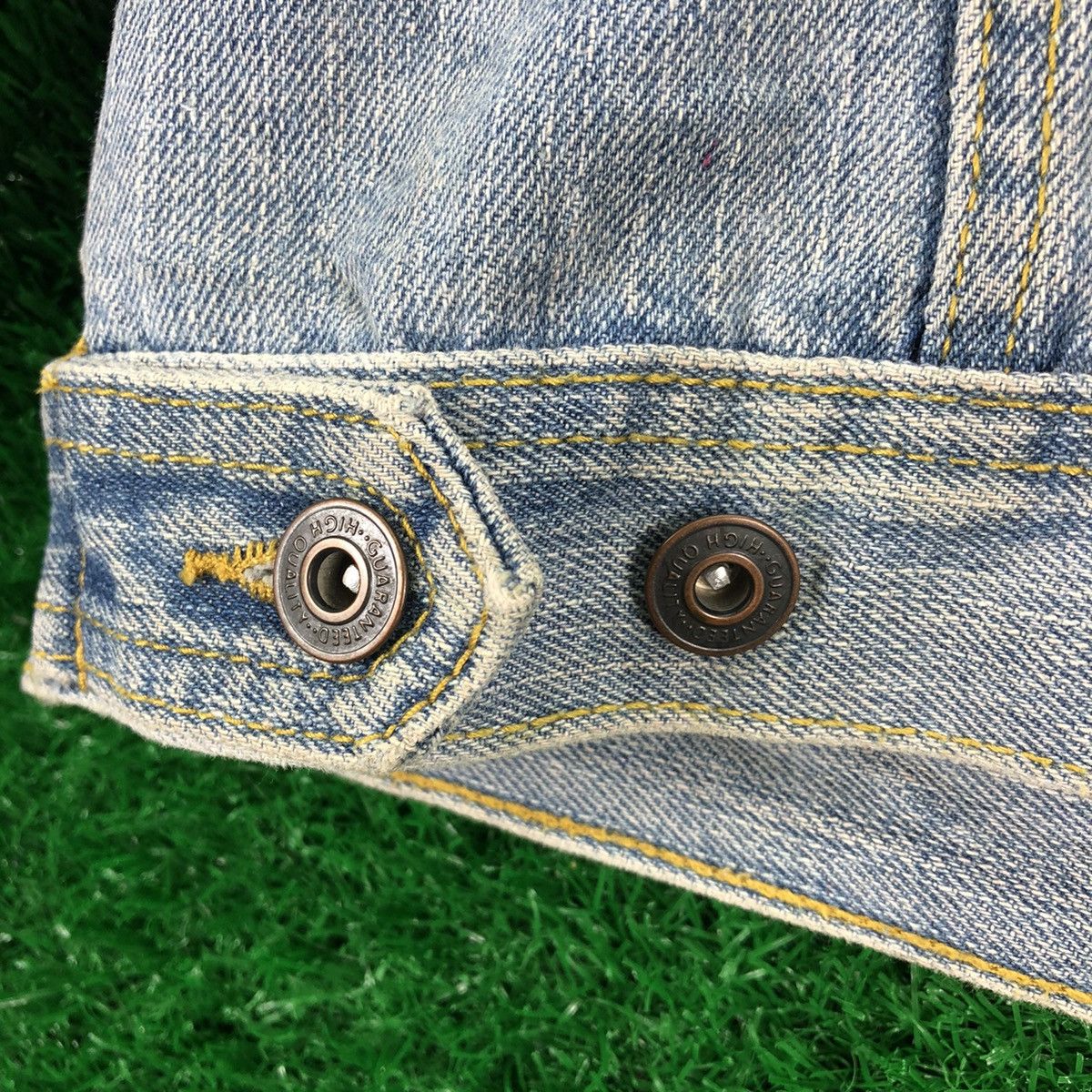 Japanese Brand Vintage 90's Trucker Denim Jacket Faded Distressed Style Size S / US 4 / IT 40 - 9 Thumbnail