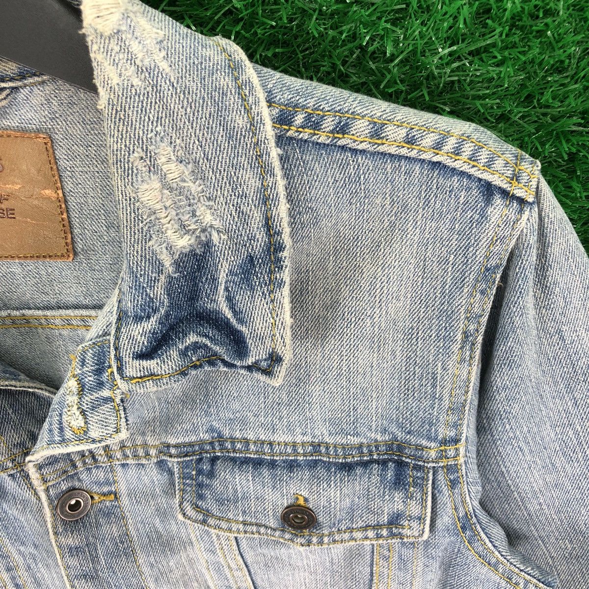 Japanese Brand Vintage 90's Trucker Denim Jacket Faded Distressed Style Size S / US 4 / IT 40 - 7 Thumbnail