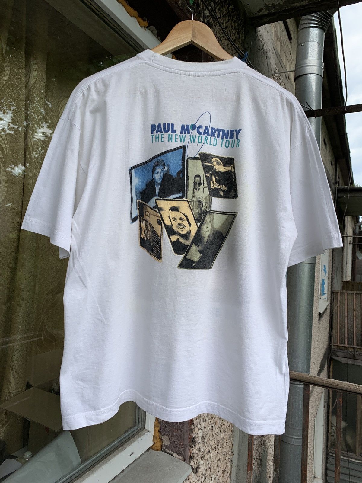 Band Tees 1993 Vintage Paul McCartney The New World Tour T-Shirt Size US XL / EU 56 / 4 - 2 Thumbnail