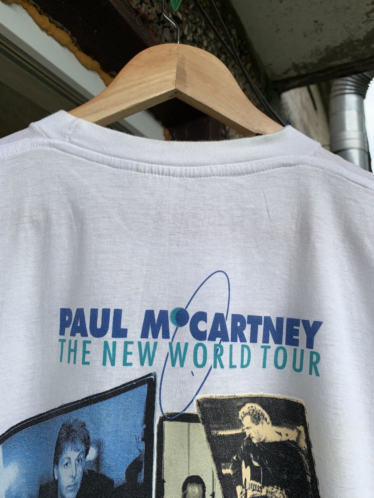 Band Tees 1993 Vintage Paul McCartney The New World Tour T-Shirt Size US XL / EU 56 / 4 - 14 Thumbnail