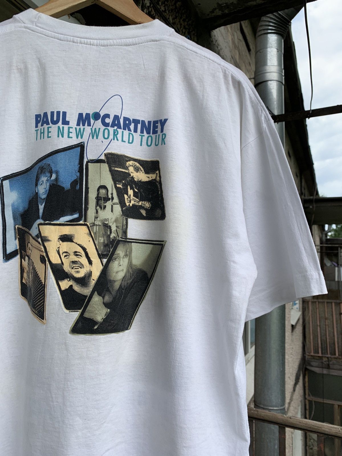 Band Tees 1993 Vintage Paul McCartney The New World Tour T-Shirt Size US XL / EU 56 / 4 - 12 Thumbnail