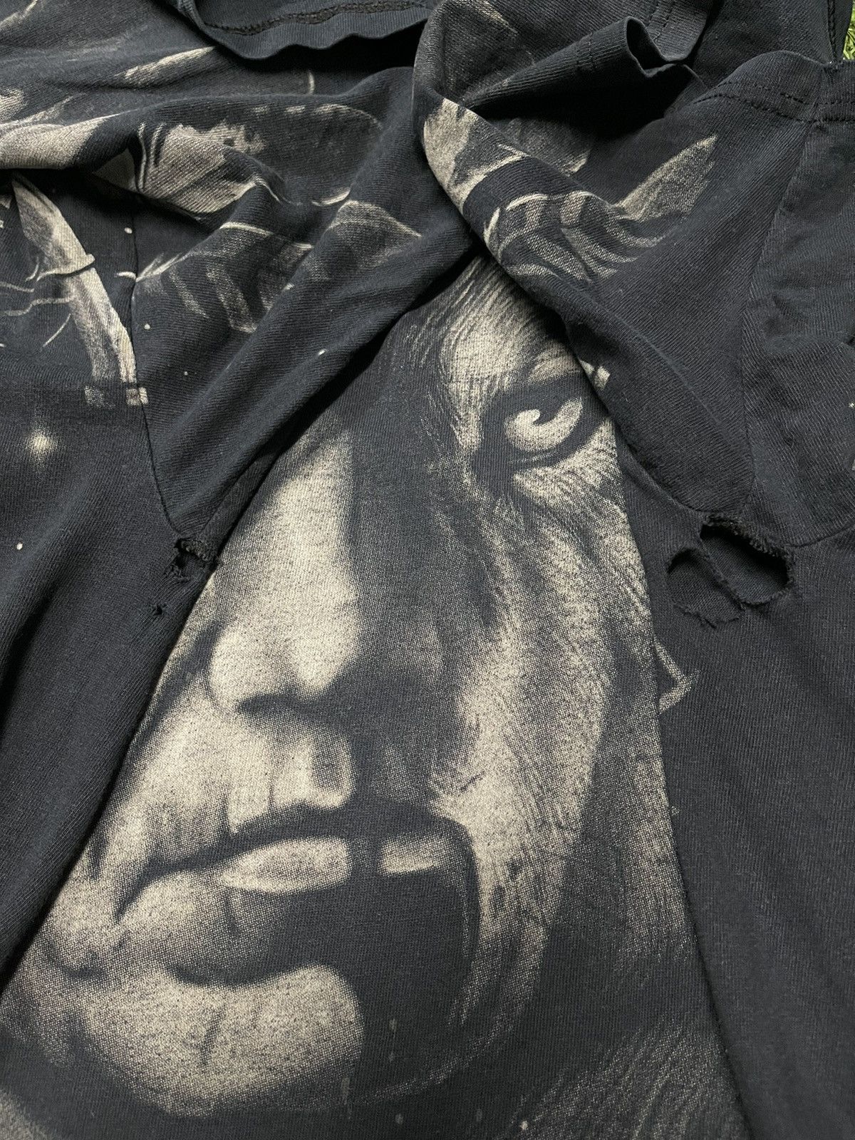 Liquid Blue Thrashed Vintage 1996 Liquid Blue Aop Distressed Grunge Tee Size US XXL / EU 58 / 5 - 19 Thumbnail