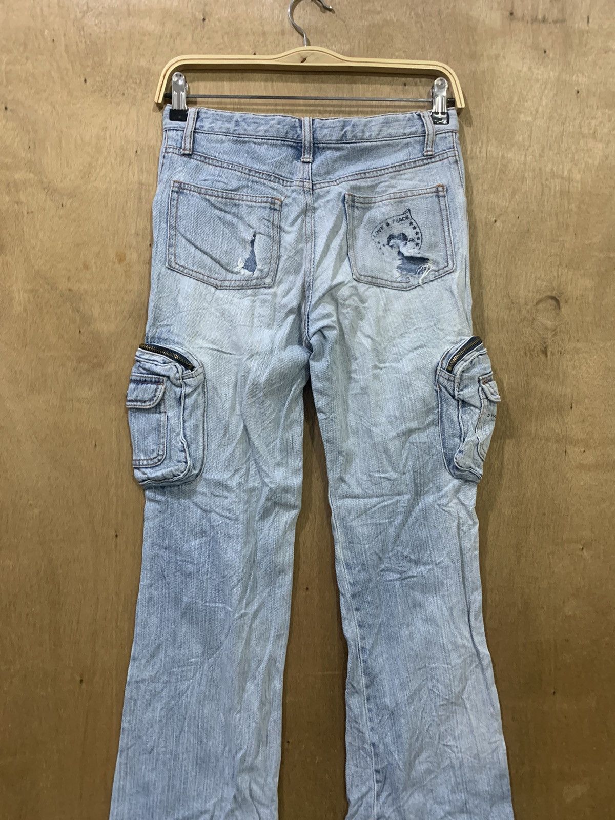 Japanese Brand 90s 3D Baggy Multipocket Distressed Flare Cargo Denim Jeans Size 28" / US 6 / IT 42 - 12 Thumbnail