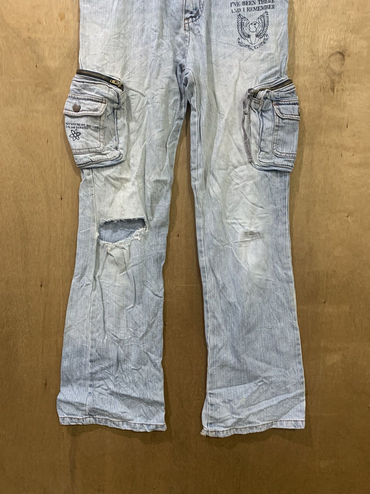 Japanese Brand 90s 3D Baggy Multipocket Distressed Flare Cargo Denim Jeans Size 28" / US 6 / IT 42 - 5 Thumbnail