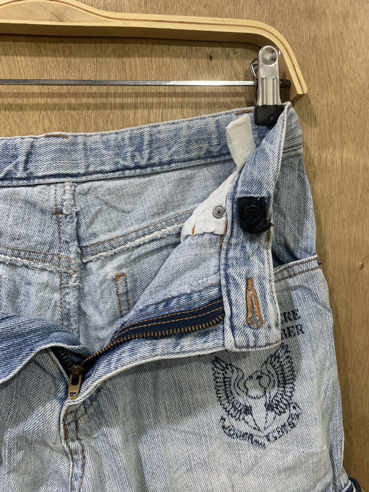 Japanese Brand 90s 3D Baggy Multipocket Distressed Flare Cargo Denim Jeans Size 28" / US 6 / IT 42 - 19 Thumbnail