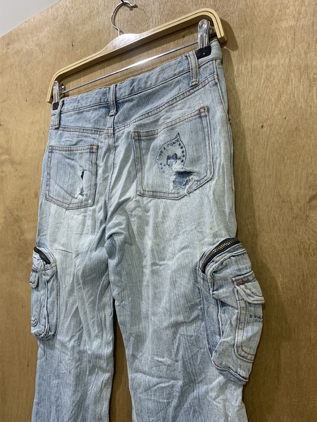 Japanese Brand 90s 3D Baggy Multipocket Distressed Flare Cargo Denim Jeans Size 28" / US 6 / IT 42 - 15 Thumbnail