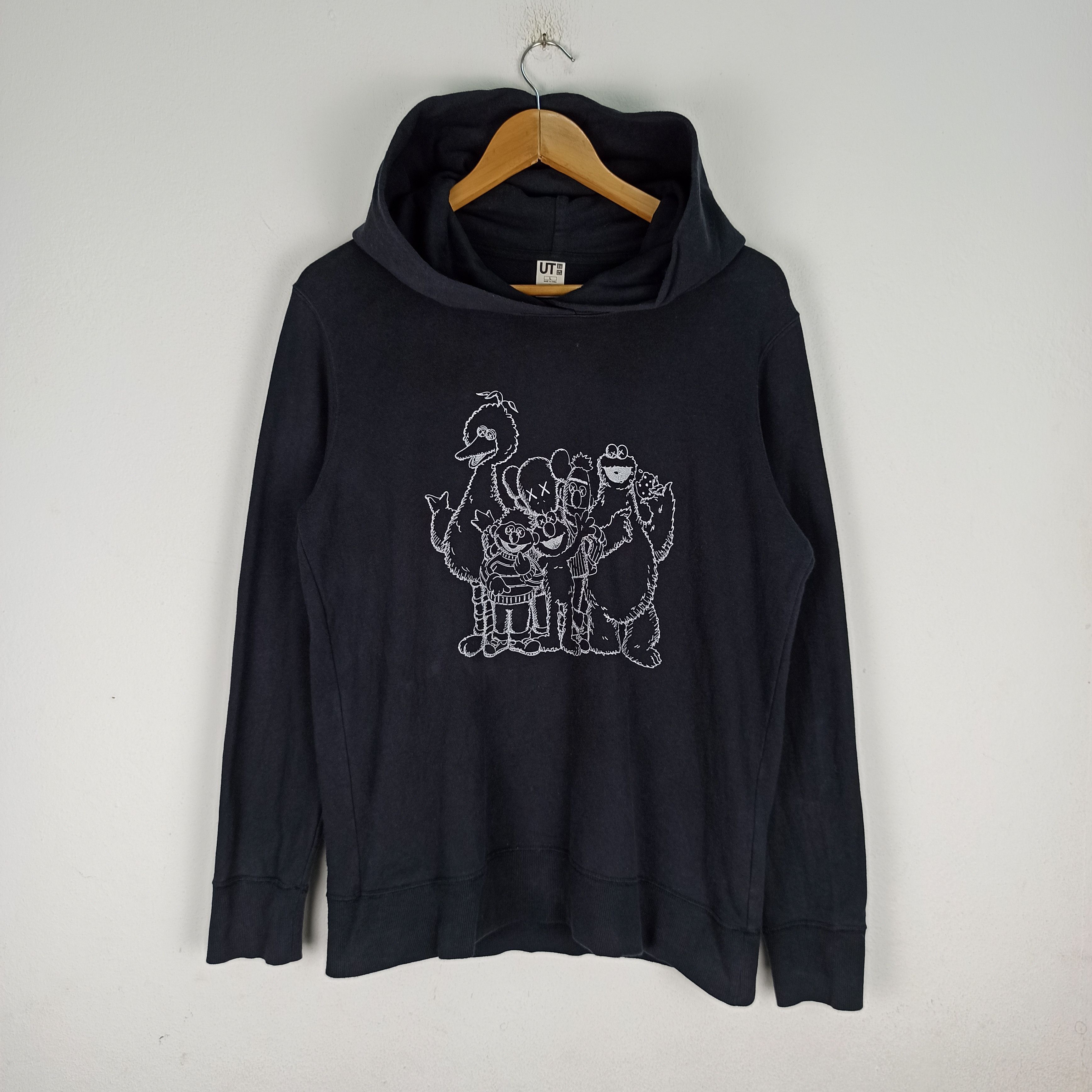 Kaws × Uniqlo 🔥Rare🔥 Sesame Street X Kaws Uniqlo Hoodie Size US M / EU 48-50 / 2 - 1 Thumbnail