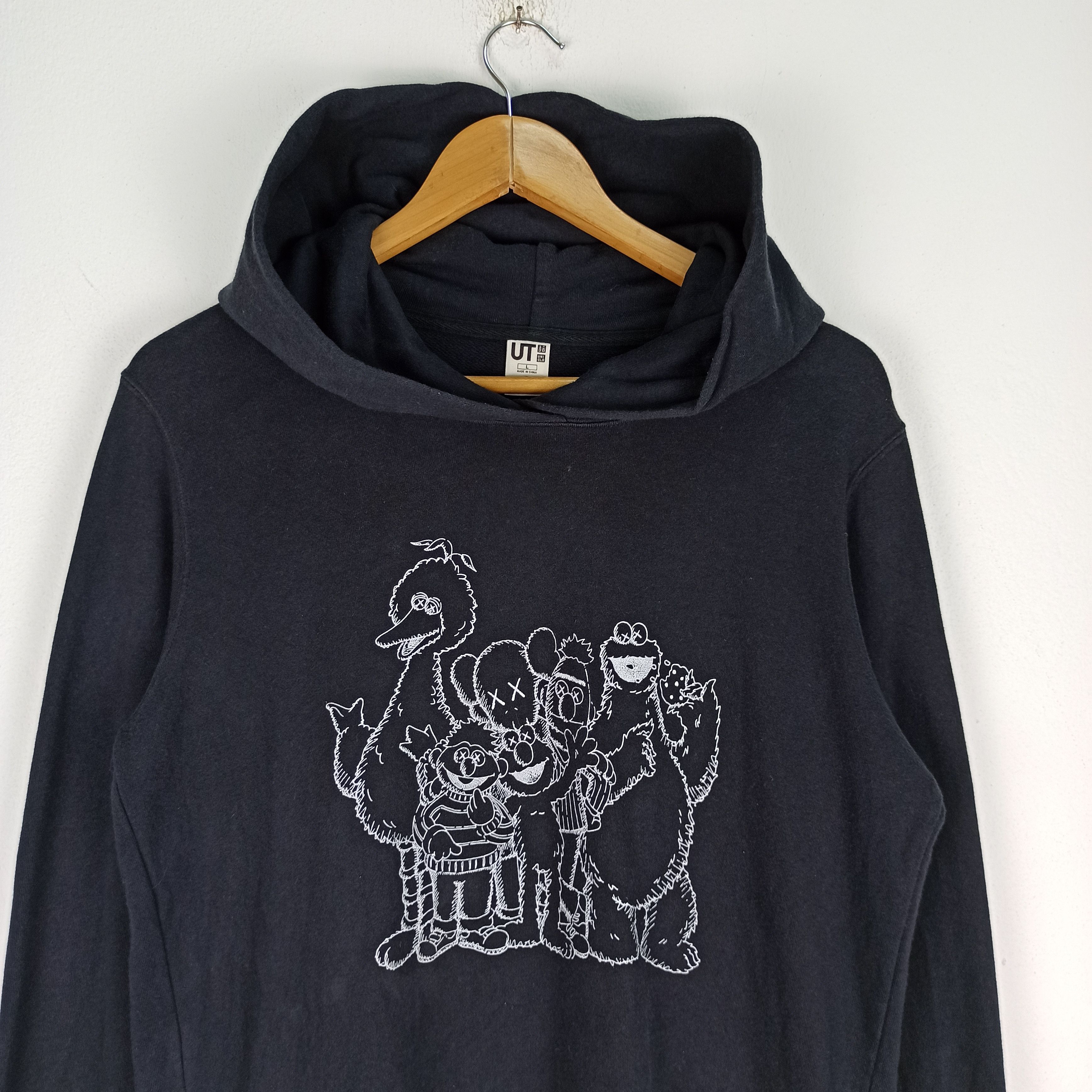 Kaws × Uniqlo 🔥Rare🔥 Sesame Street X Kaws Uniqlo Hoodie Size US M / EU 48-50 / 2 - 2 Thumbnail