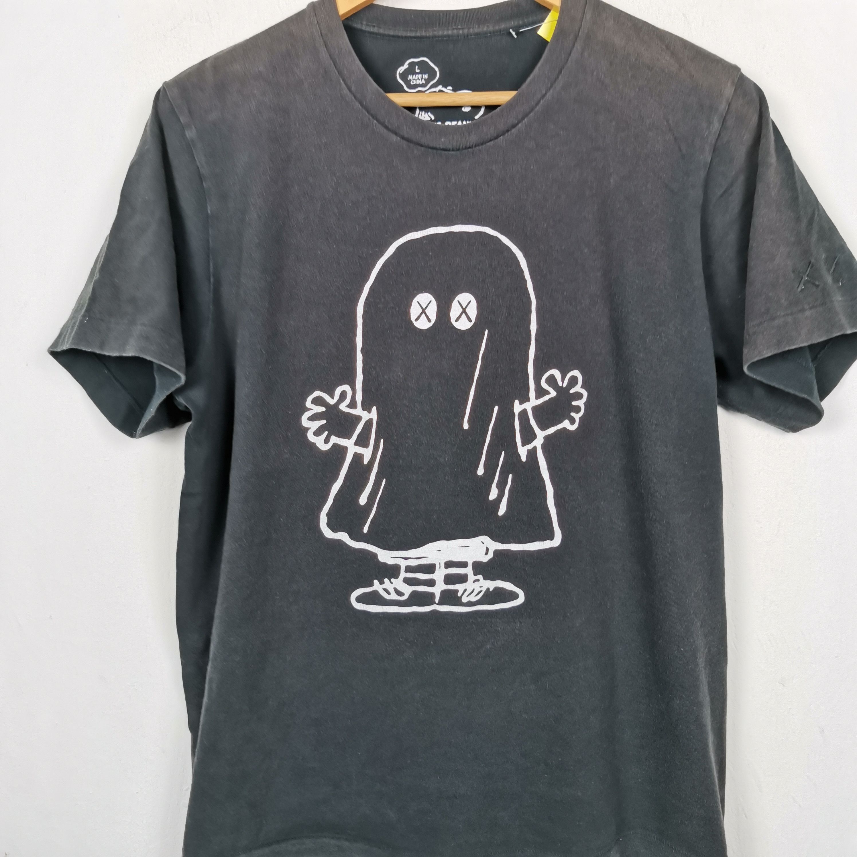 Kaws × Uniqlo Kaws X Peanut T-Shirt Japanese Kaws Crewneck Tees Size US L / EU 52-54 / 3 - 4 Thumbnail