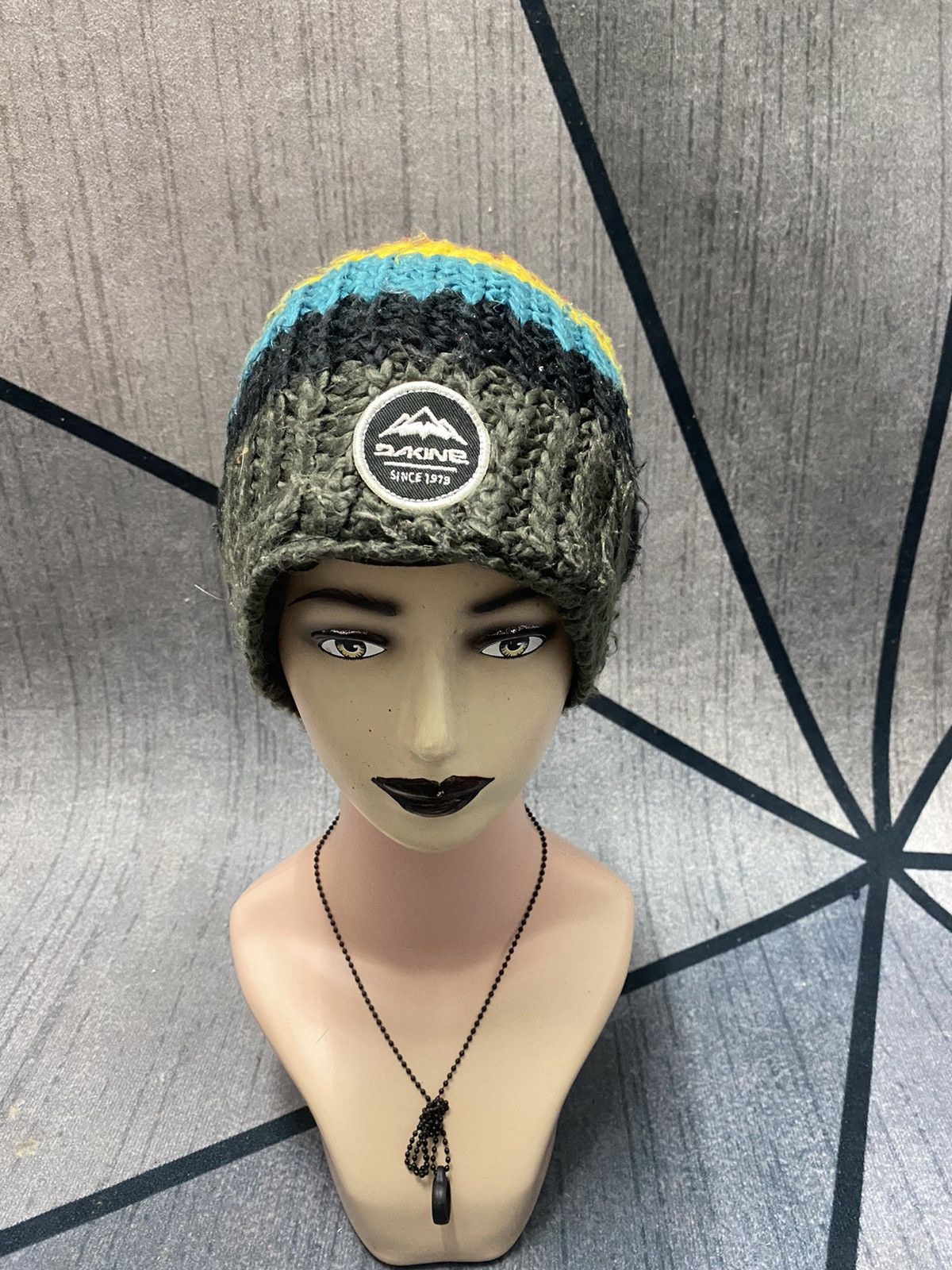 Dakine DAKINE Brand Rasta Stripes Patches Beanie Hat Size ONE SIZE - 2 Thumbnail