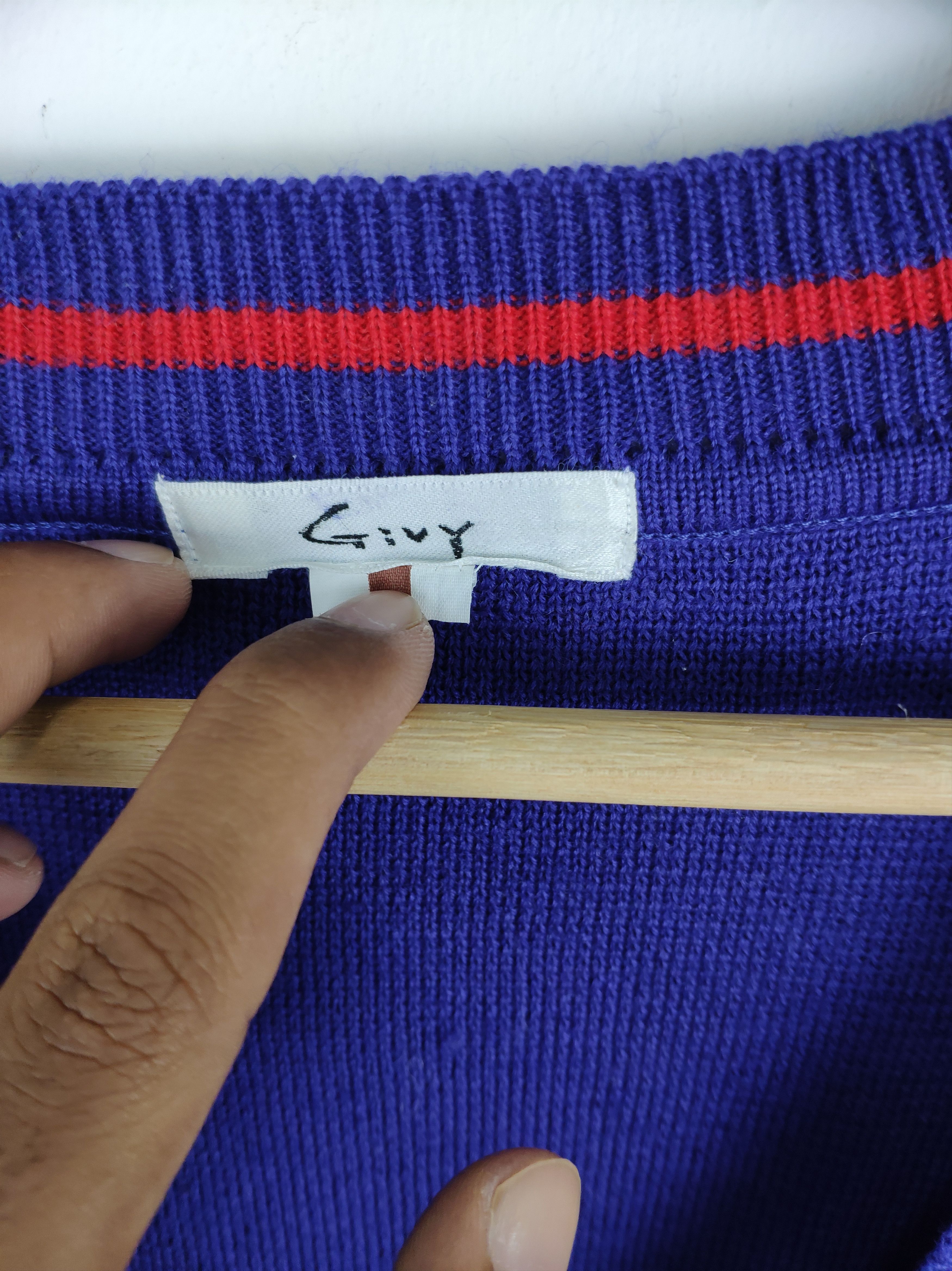 Aran Isles Knitwear × Japanese Brand × Vintage Vintage Wool Knit Sweater V Neck Givy Cartoon Size US L / EU 52-54 / 3 - 4 Thumbnail