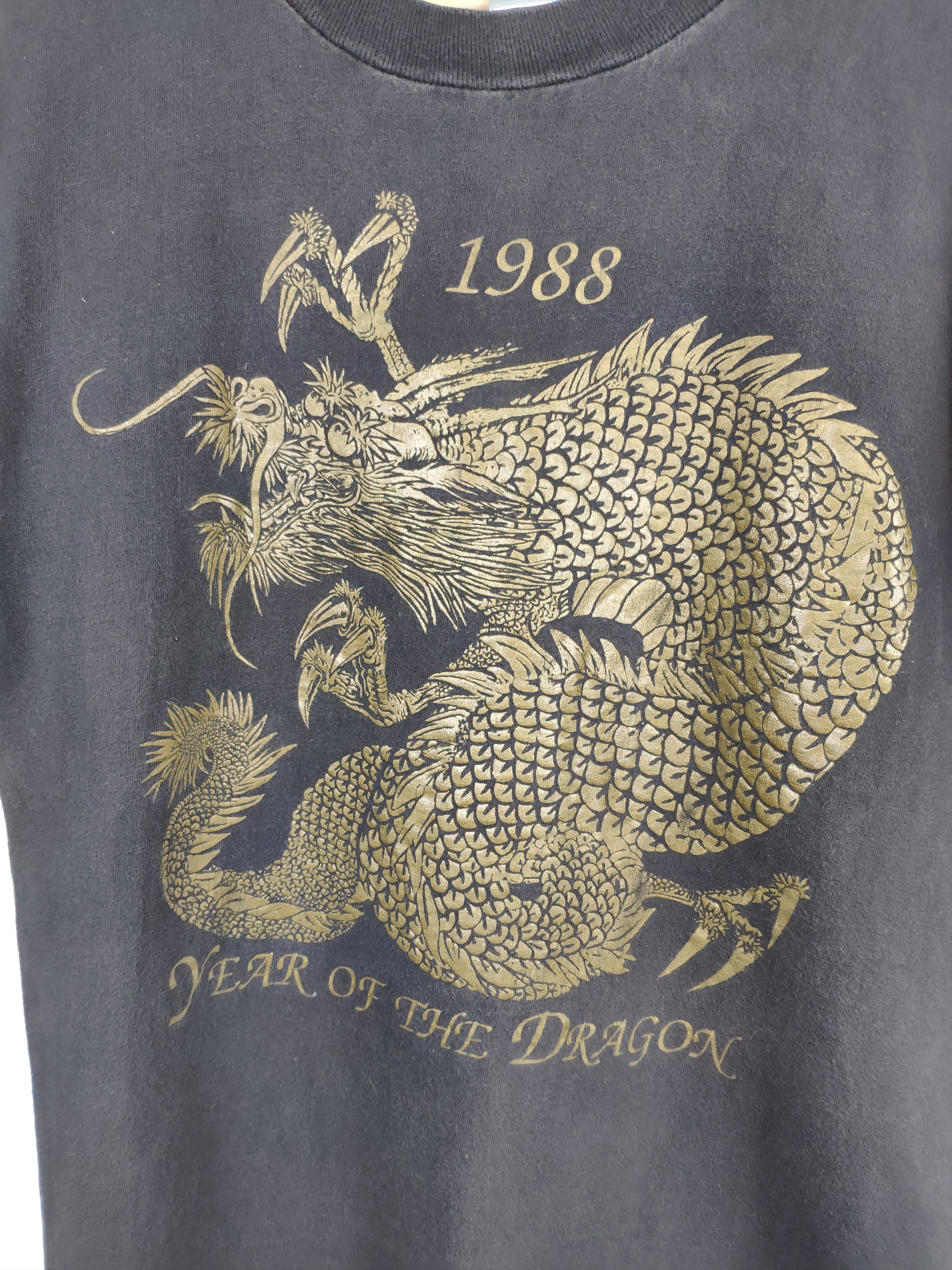 Japanese Brand 🇯🇵 Vintage 1980S Gold Dragon Tee Single Stich Size US M / EU 48-50 / 2 - 2 Thumbnail