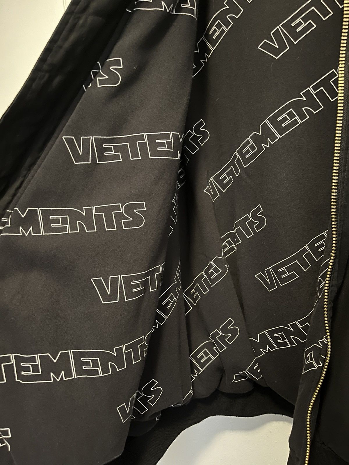 Alpha Industries × Vetements Demna Era SS18 Oversized Padded Emoji Reversible Bomber Size US M / EU 48-50 / 2 - 11 Thumbnail