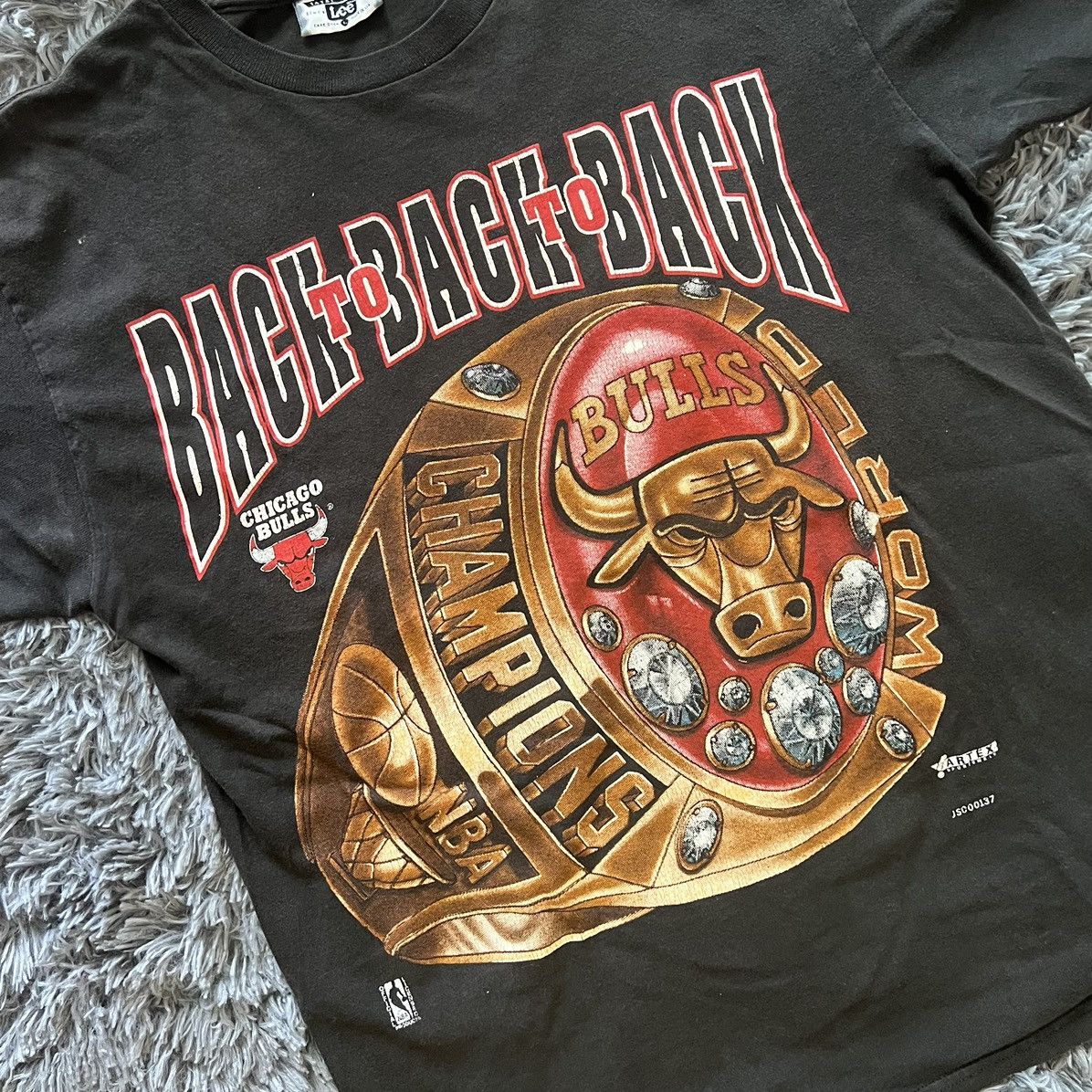 Lee × NBA × Vintage 1990s Chicago Bulls 3-Peat Ring Graphic T-Shirt Size US L / EU 52-54 / 3 - 2 Thumbnail