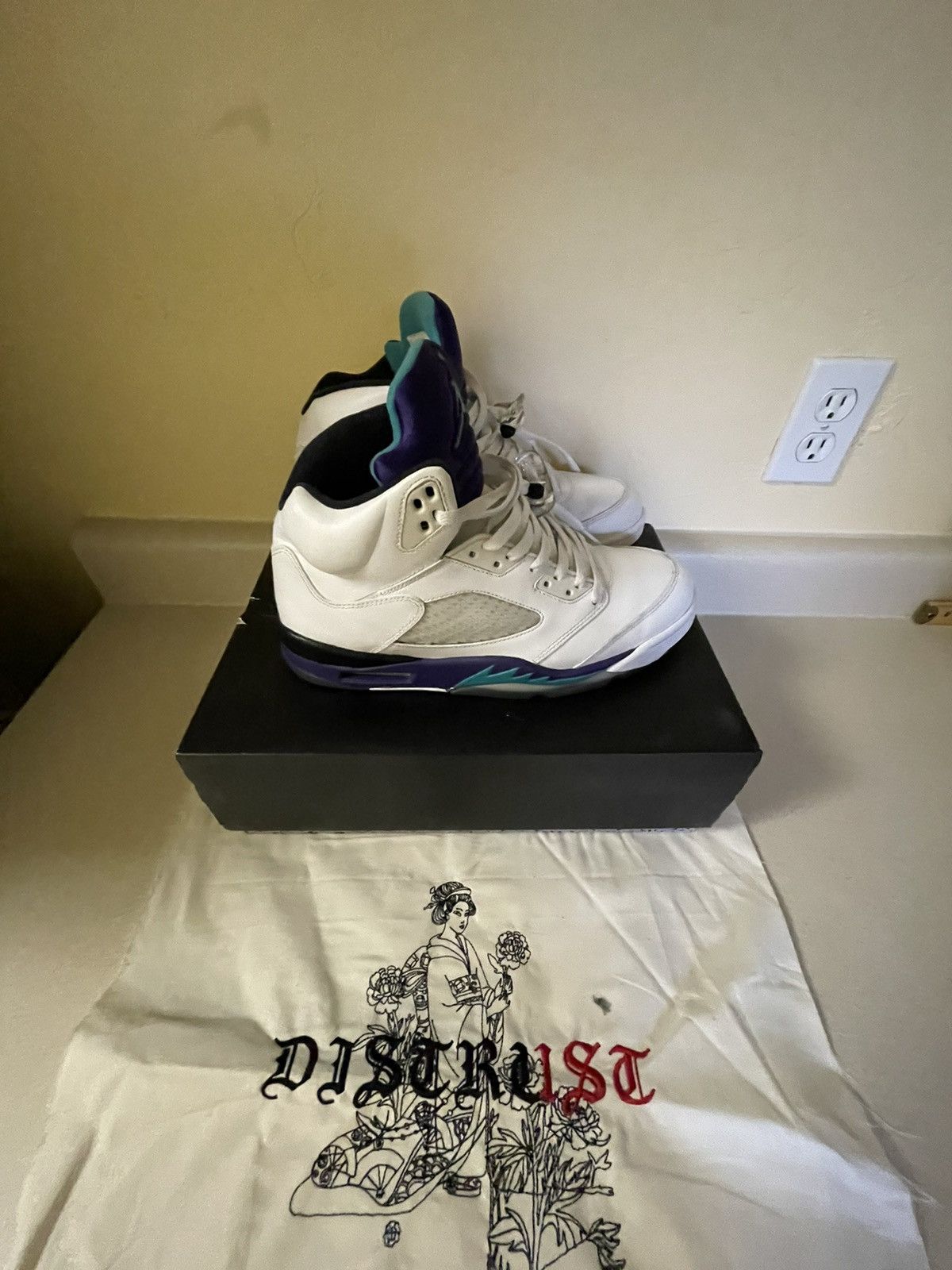 Jordan Brand × Nike Air Jordan 5 Retro 2013 Grape 2013 Size US 10 / EU 43 - 5 Thumbnail