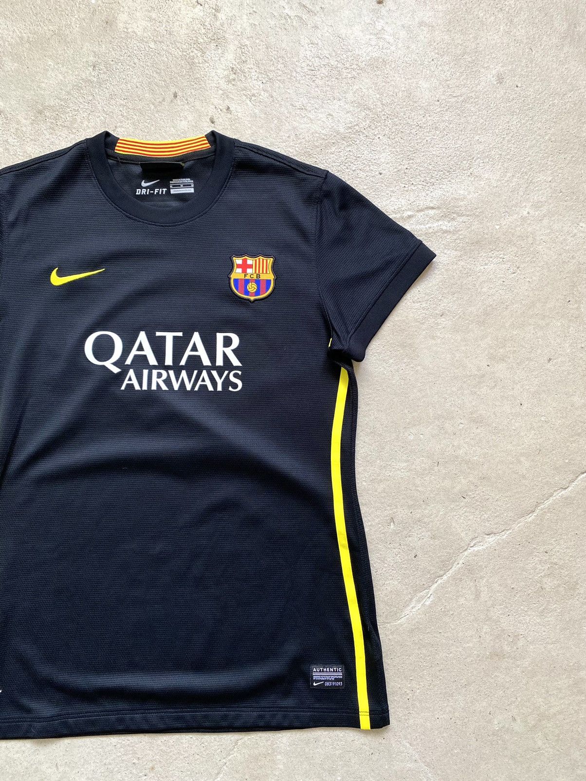 Nike Nike Barcelona Soccer Jersey T Shirt Wmns Size M / US 6-8 / IT 42-44 - 4 Thumbnail