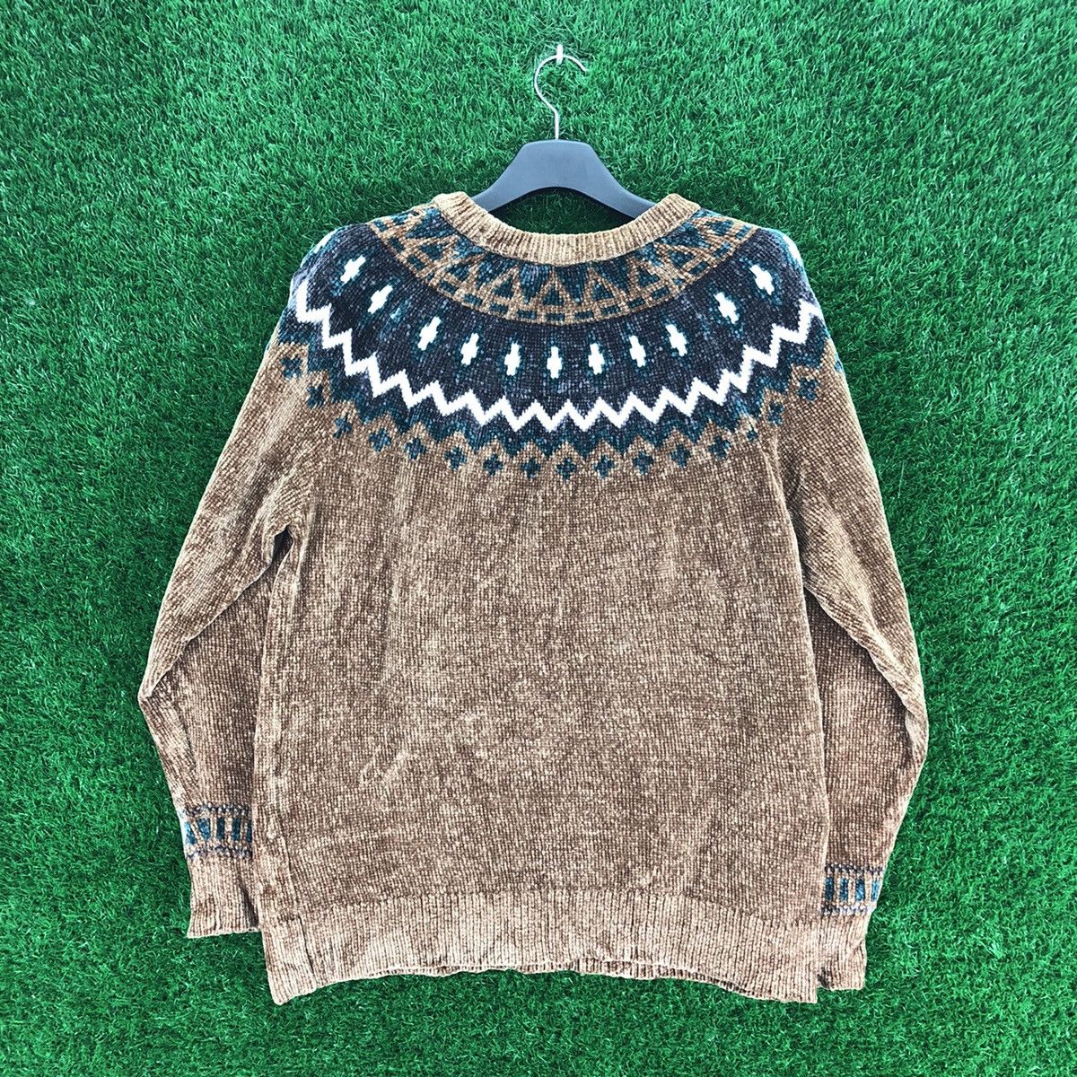 Japanese Brand Vintage Knit Velvet Native Sweater by Ikka Size US M / EU 48-50 / 2 - 4 Thumbnail