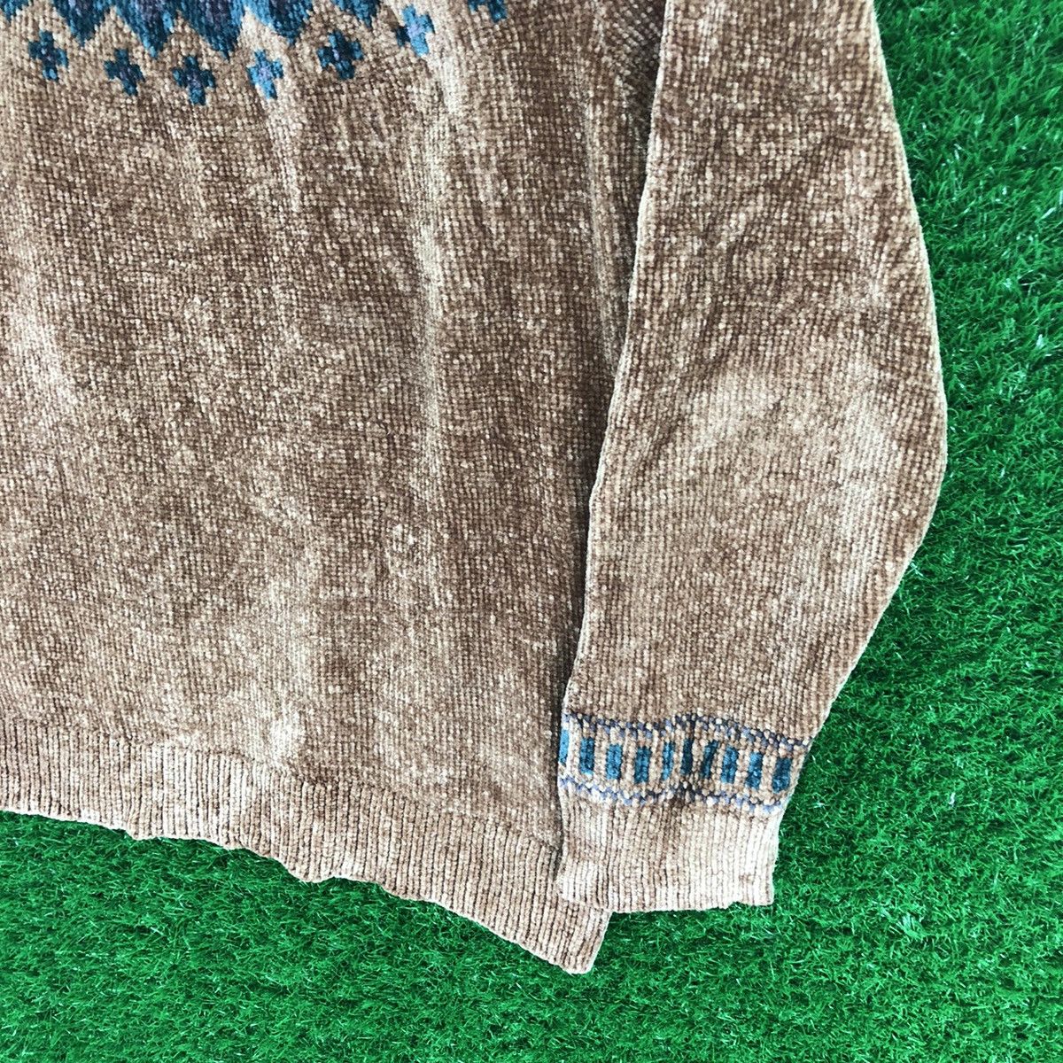 Japanese Brand Vintage Knit Velvet Native Sweater by Ikka Size US M / EU 48-50 / 2 - 3 Thumbnail