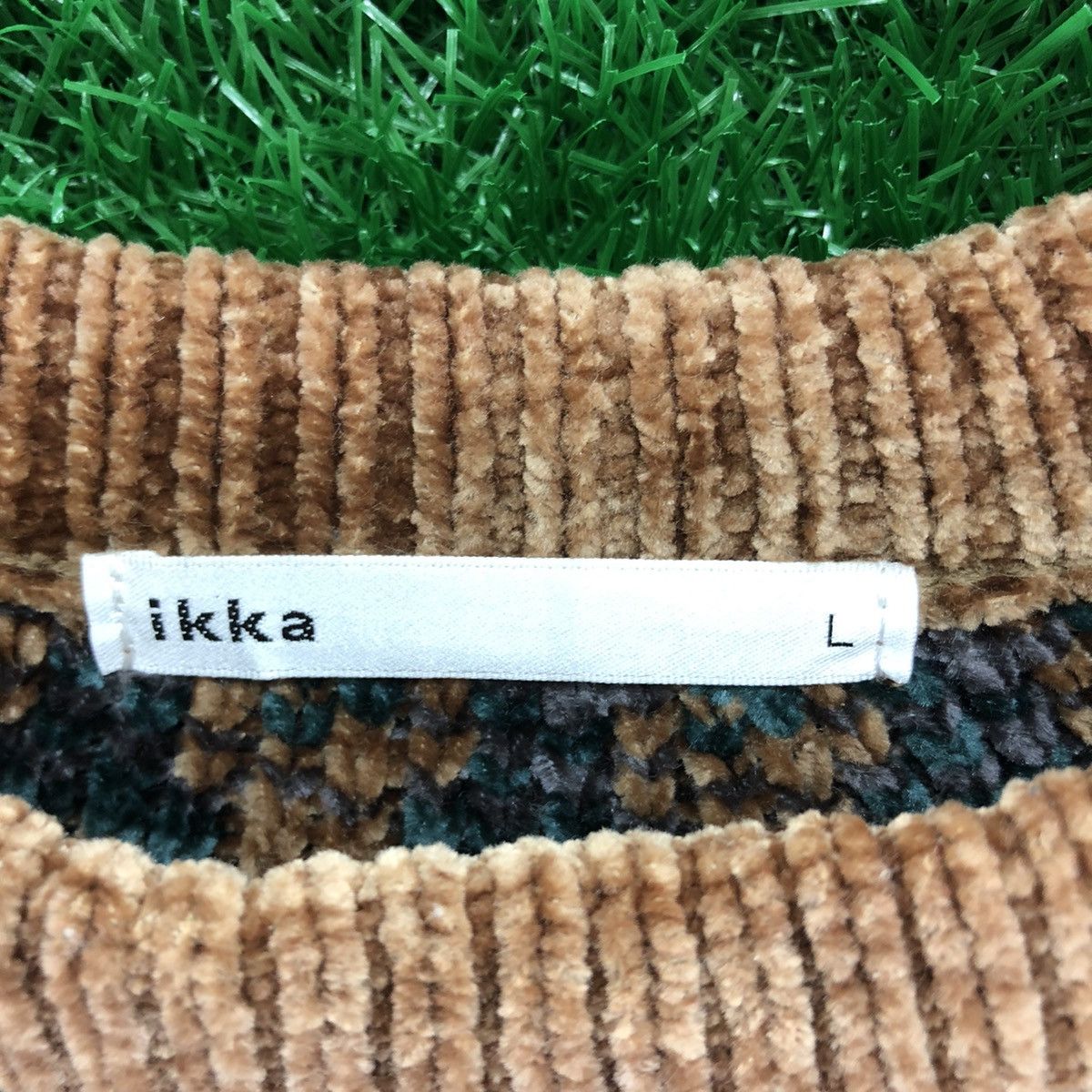 Japanese Brand Vintage Knit Velvet Native Sweater by Ikka Size US M / EU 48-50 / 2 - 8 Thumbnail