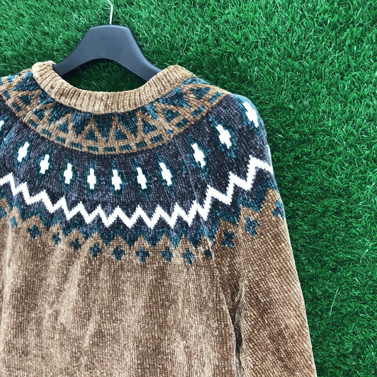 Japanese Brand Vintage Knit Velvet Native Sweater by Ikka Size US M / EU 48-50 / 2 - 5 Thumbnail