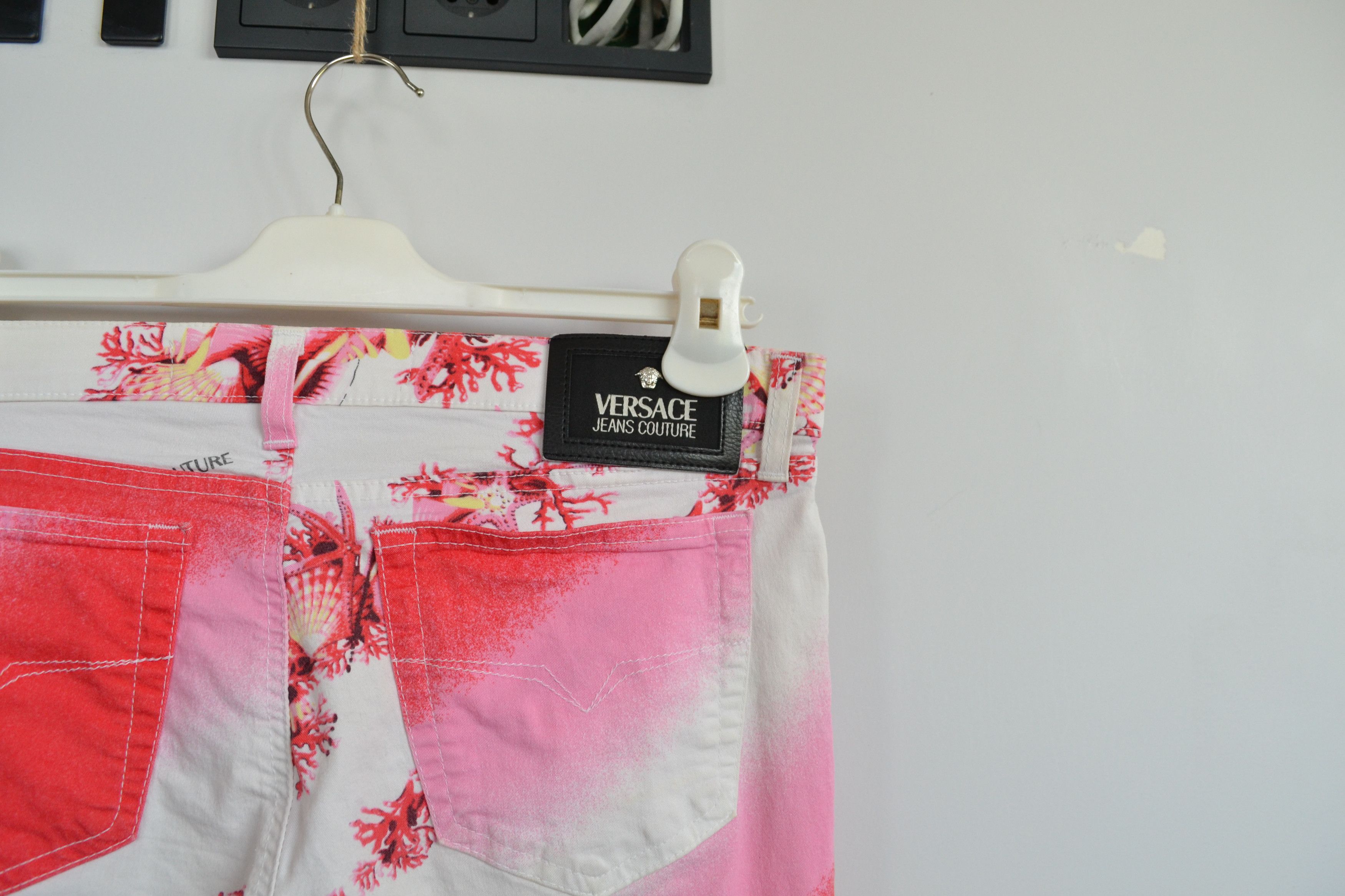 Versace Jeans Couture VERSACE Jeans Pants Vintage White Red Denim Seashel Print Size 32" / US 10 / IT 46 - 8 Thumbnail