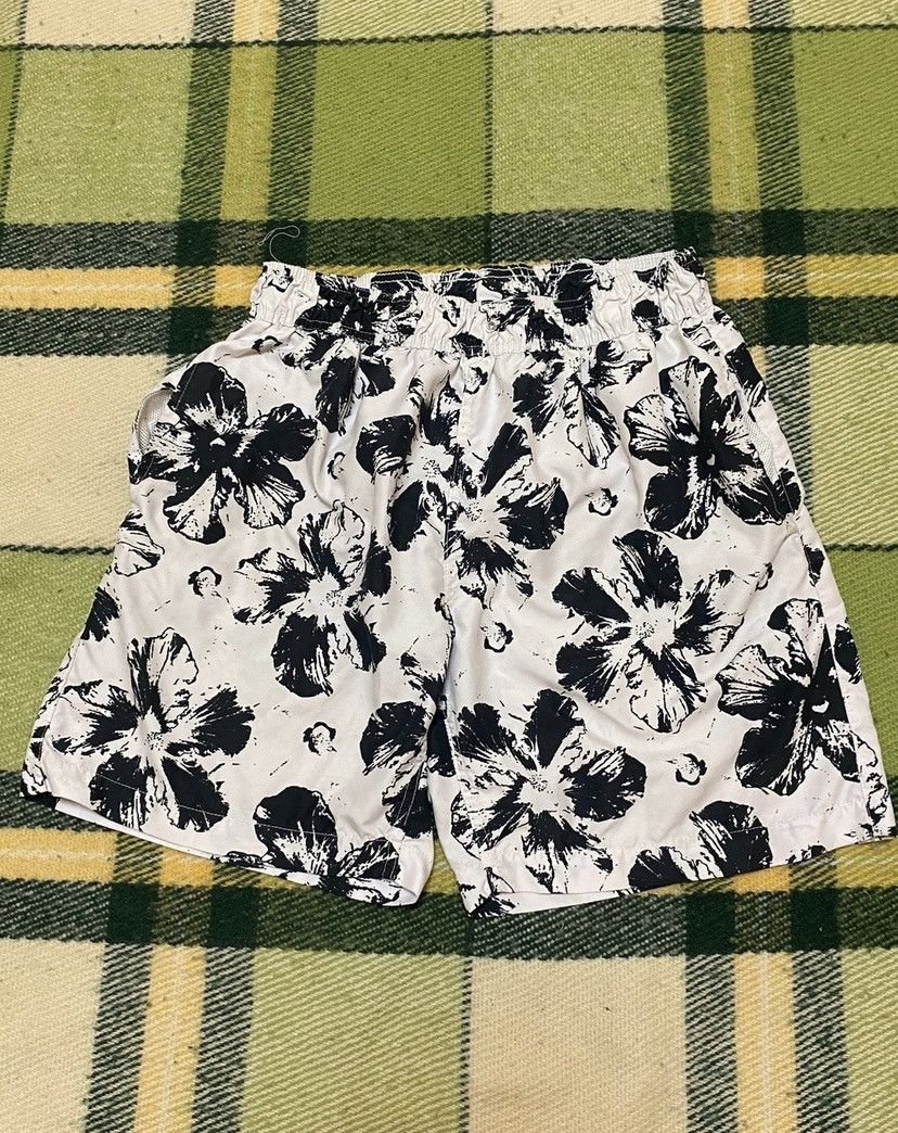 Vintage Vintage 90s art shorts streetwear Hawaiian style size L Size US 34 / EU 50 - 1 Thumbnail