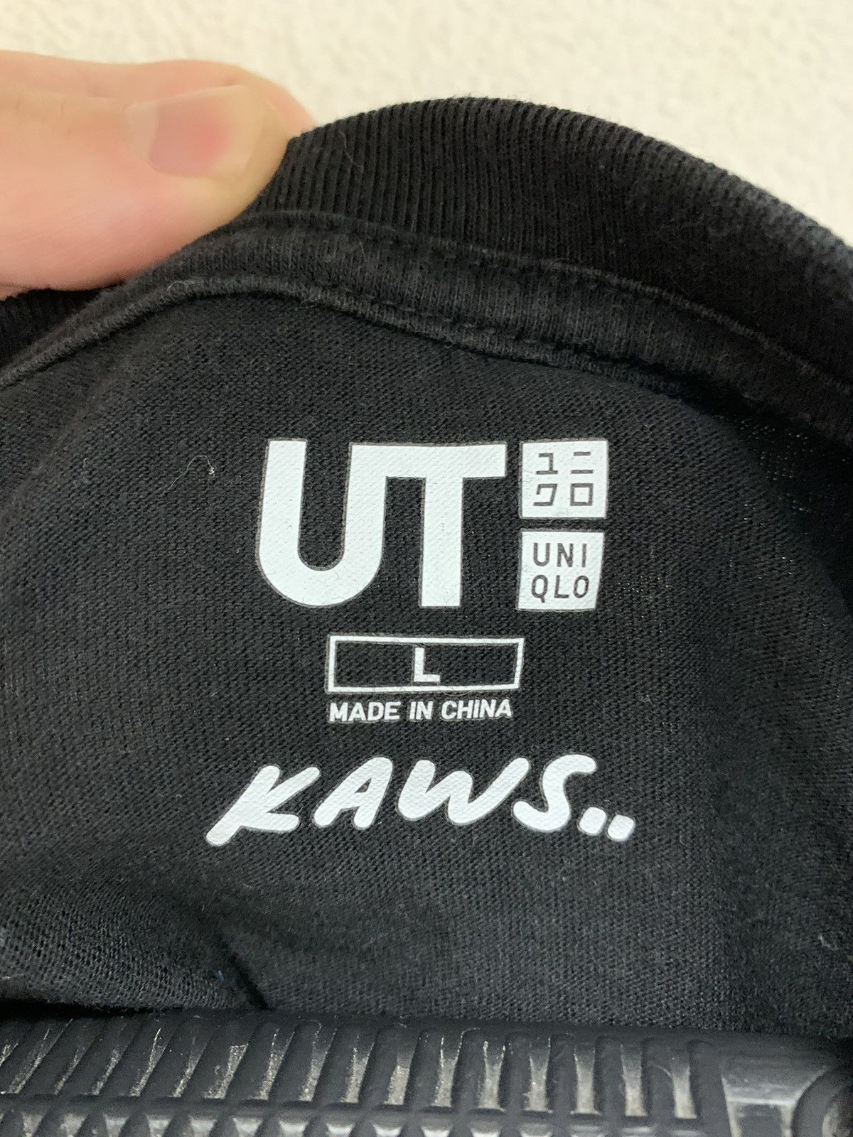 Kaws × Uniqlo Uniqlo kaws black t-shirt monogram pocket L sz Size US L / EU 52-54 / 3 - 3 Thumbnail