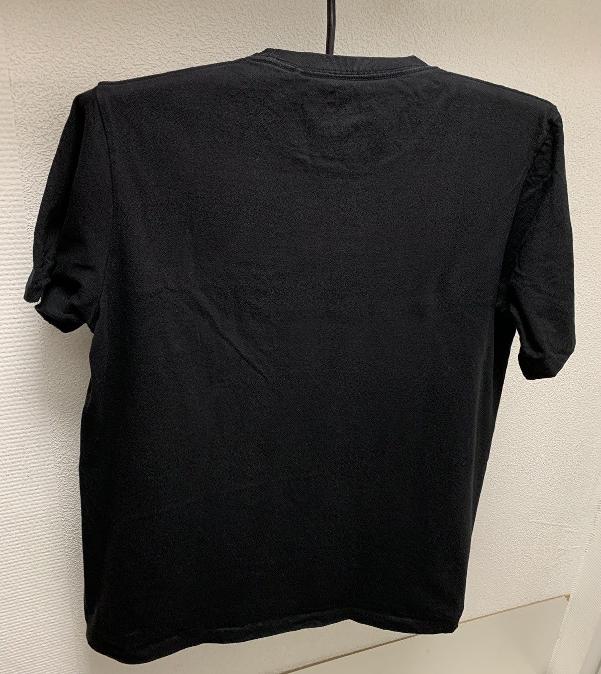 Kaws × Uniqlo Uniqlo kaws black t-shirt monogram pocket L sz Size US L / EU 52-54 / 3 - 5 Thumbnail