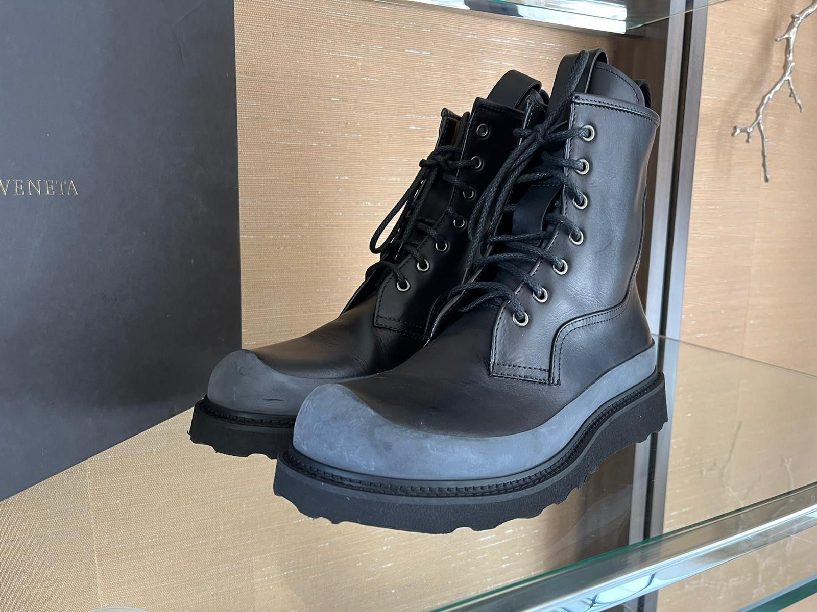 Bottega Veneta High Top Boots in Storm Cuir Leather in Black Size US 8 / EU 41 - 7 Thumbnail