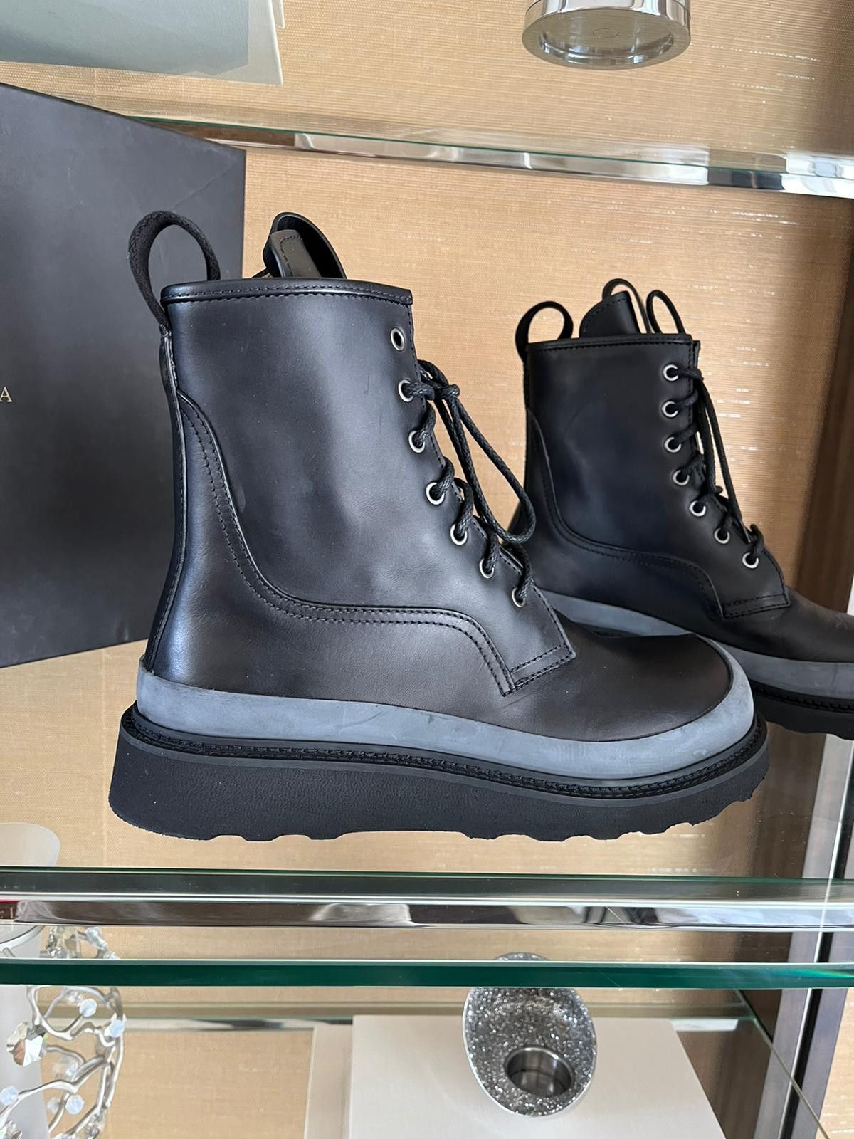 Bottega Veneta High Top Boots in Storm Cuir Leather in Black Size US 8 / EU 41 - 13 Thumbnail