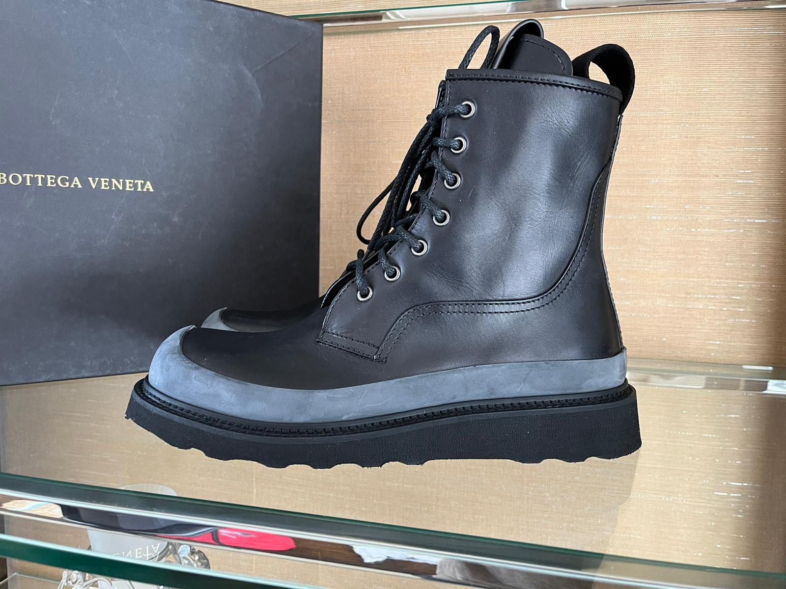 Bottega Veneta High Top Boots in Storm Cuir Leather in Black Size US 8 / EU 41 - 4 Thumbnail