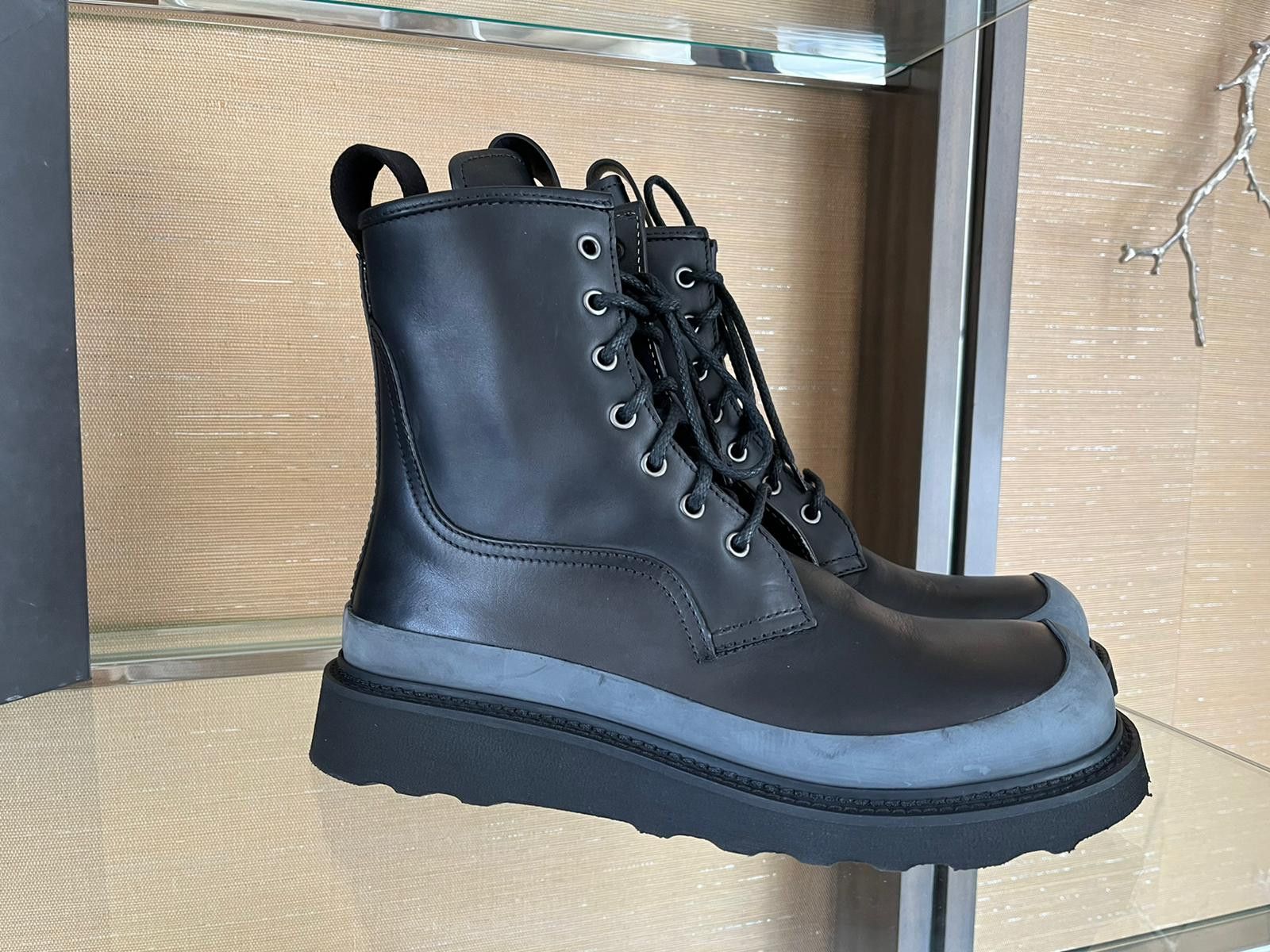 Bottega Veneta High Top Boots in Storm Cuir Leather in Black Size US 8 / EU 41 - 11 Thumbnail