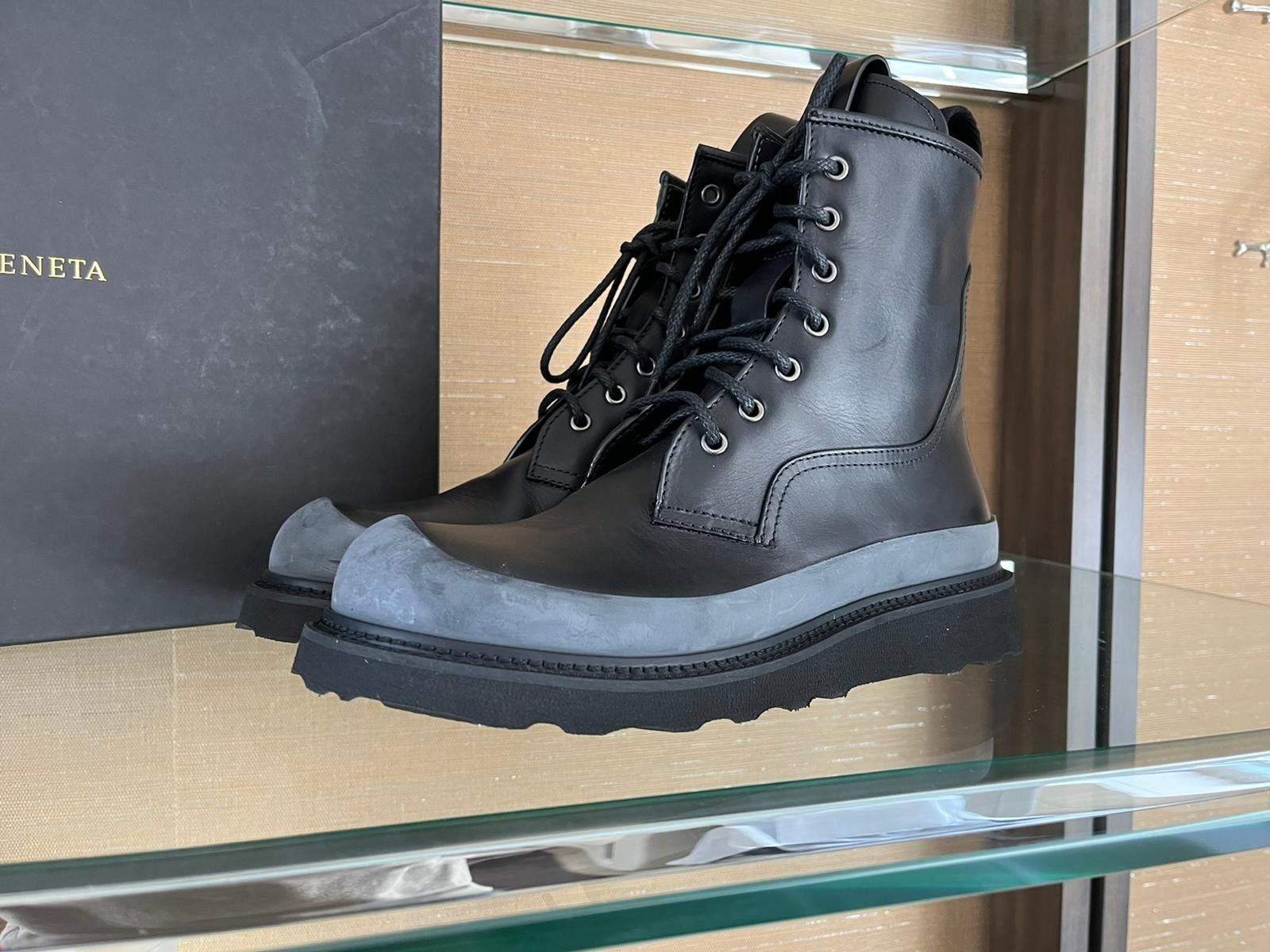 Bottega Veneta High Top Boots in Storm Cuir Leather in Black Size US 8 / EU 41 - 3 Thumbnail