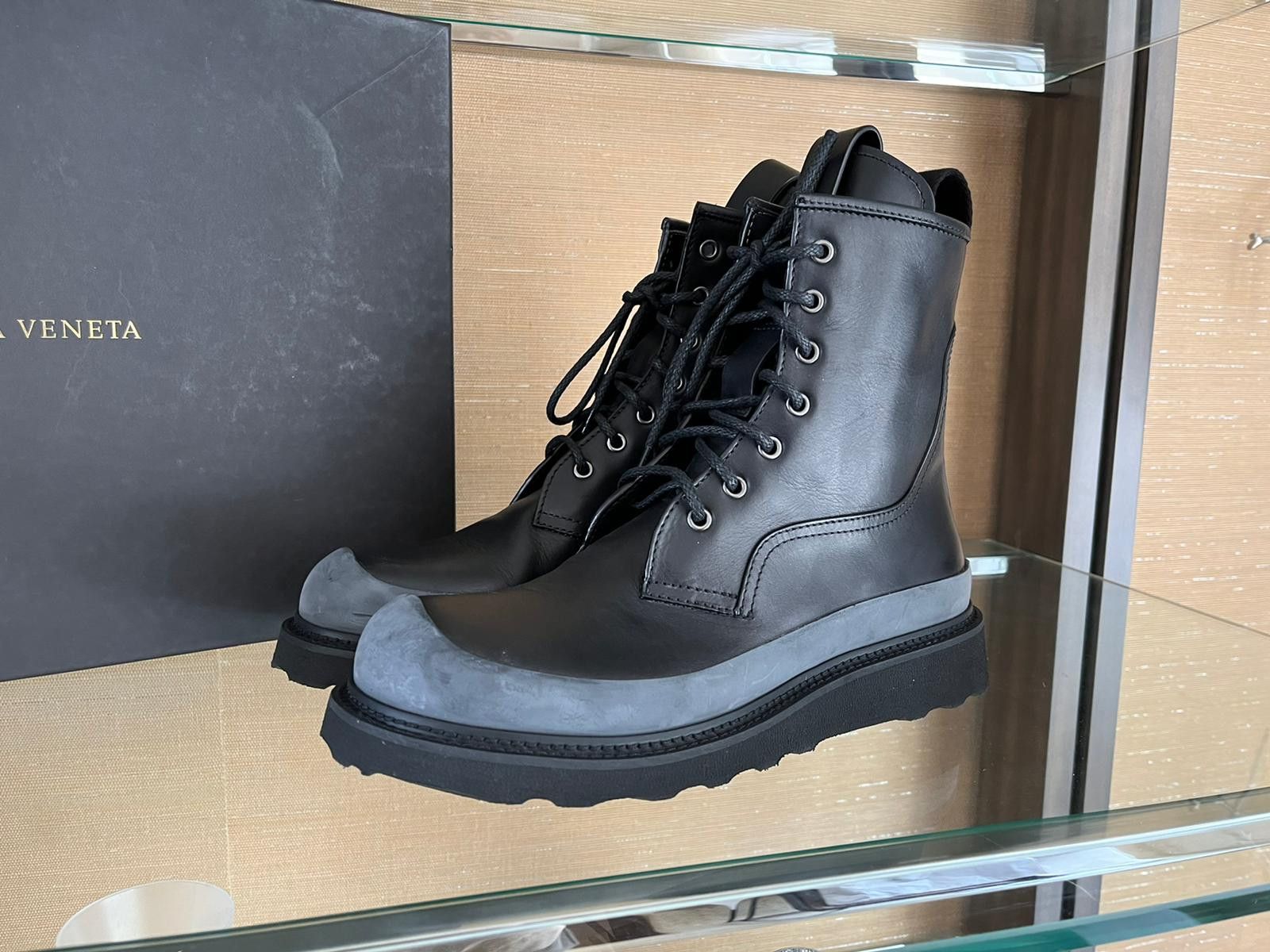 Bottega Veneta High Top Boots in Storm Cuir Leather in Black Size US 8 / EU 41 - 1 Thumbnail