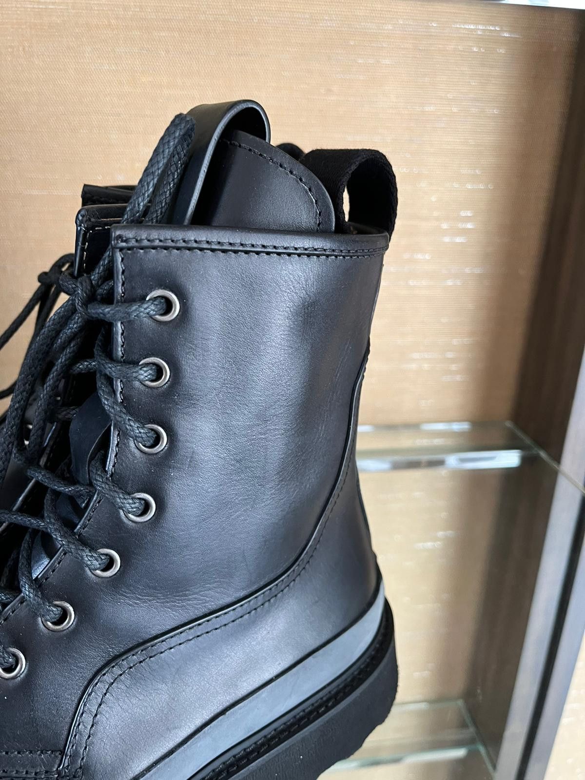 Bottega Veneta High Top Boots in Storm Cuir Leather in Black Size US 8 / EU 41 - 10 Thumbnail