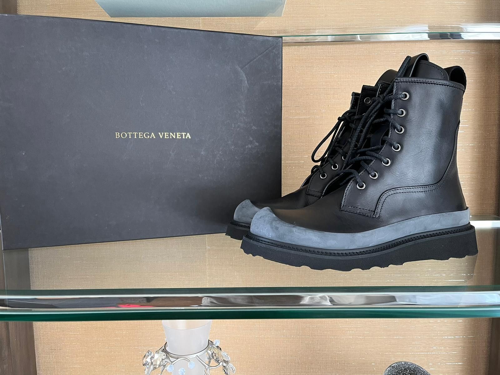 Bottega Veneta High Top Boots in Storm Cuir Leather in Black Size US 8 / EU 41 - 2 Thumbnail