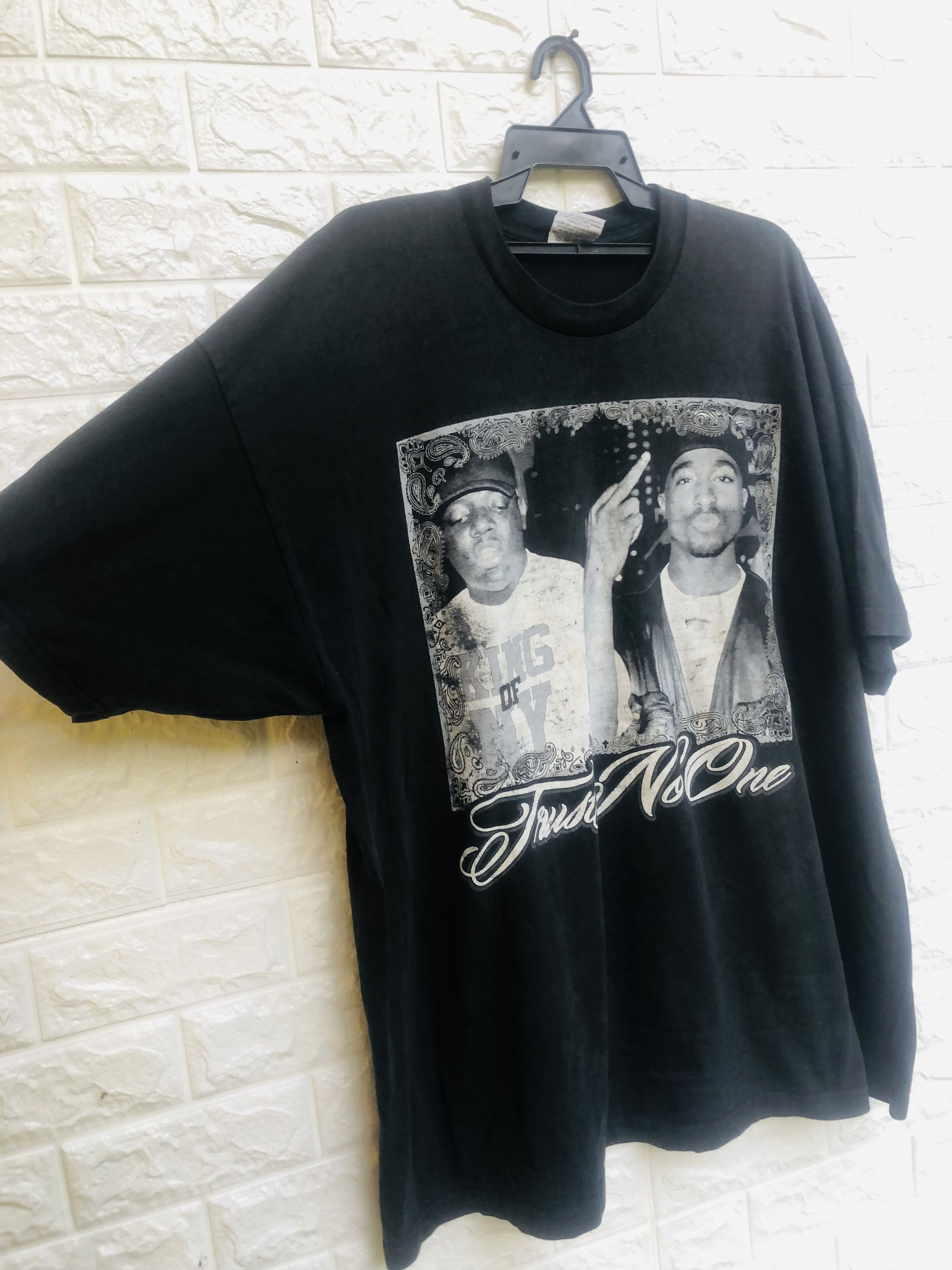 Band Tees Vintage Trust No One Designer Streetwear Fashion Style Size US XL / EU 56 / 4 - 4 Thumbnail