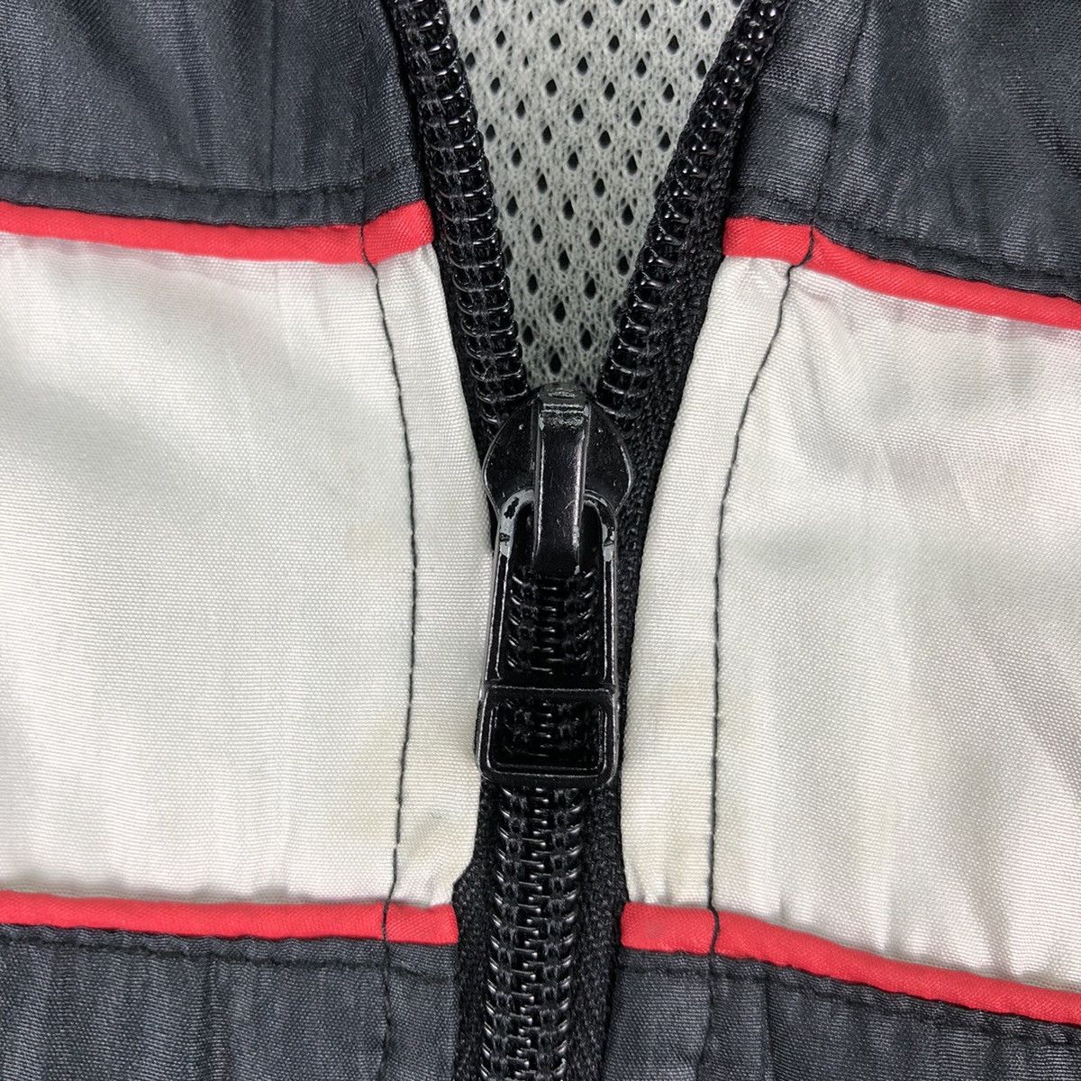 Japanese Brand Vintage 90's 76 Lubricants Zipper Nylon Jacket For Kid Size US XXS / EU 40 - 9 Thumbnail