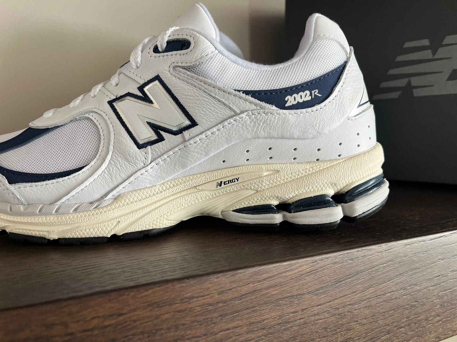 New Balance 2002 Trainers in White/Blue Size US 11 / EU 44 - 7 Thumbnail