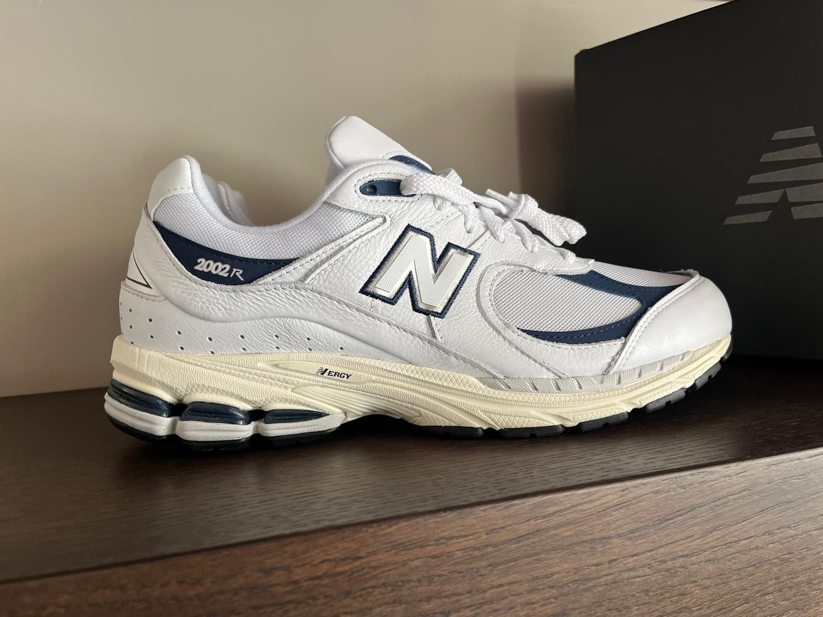 New Balance 2002 Trainers in White/Blue Size US 11 / EU 44 - 12 Thumbnail