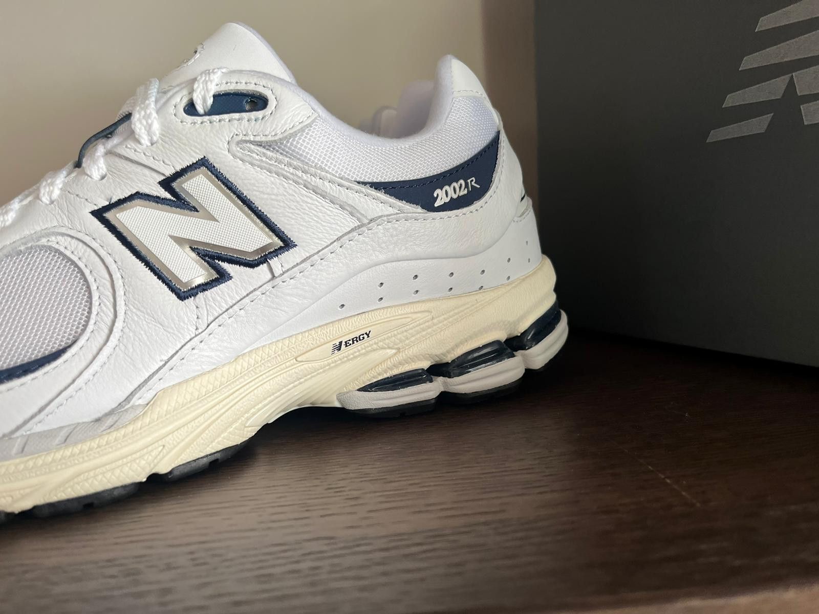 New Balance 2002 Trainers in White/Blue Size US 11 / EU 44 - 4 Thumbnail