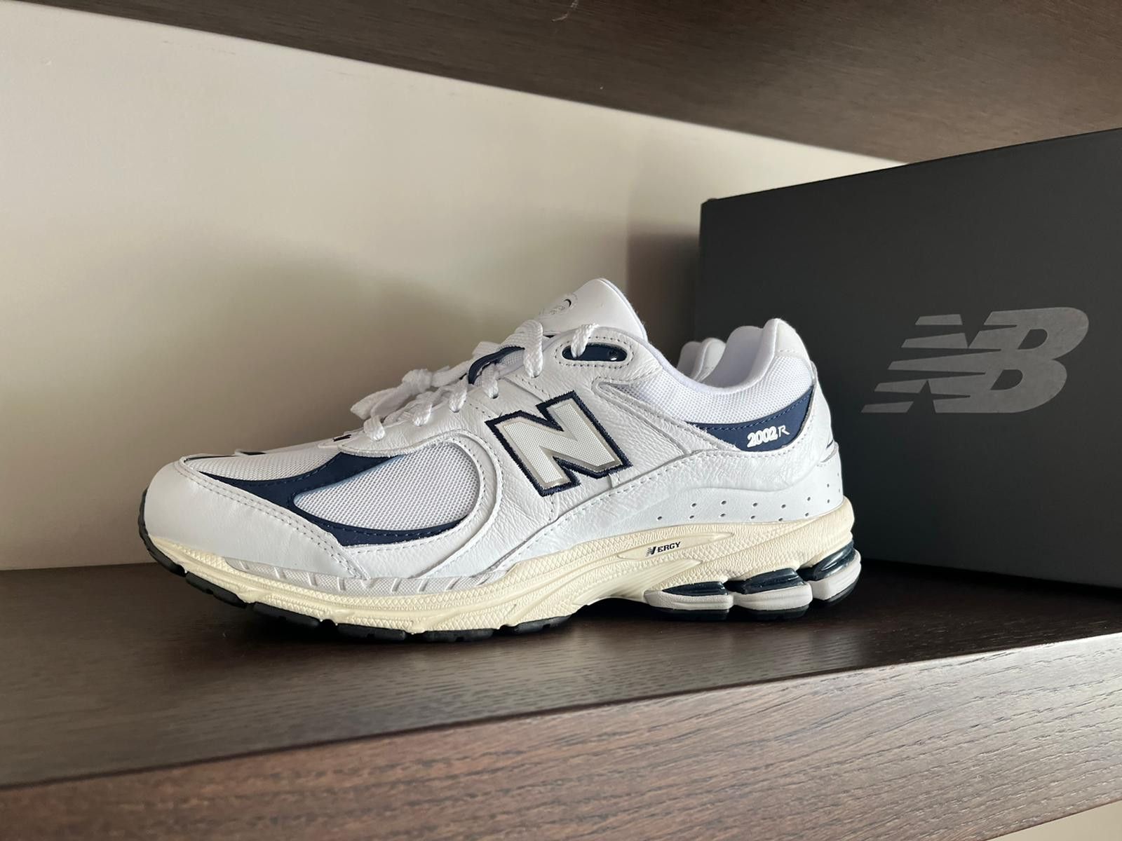 New Balance 2002 Trainers in White/Blue Size US 11 / EU 44 - 1 Thumbnail