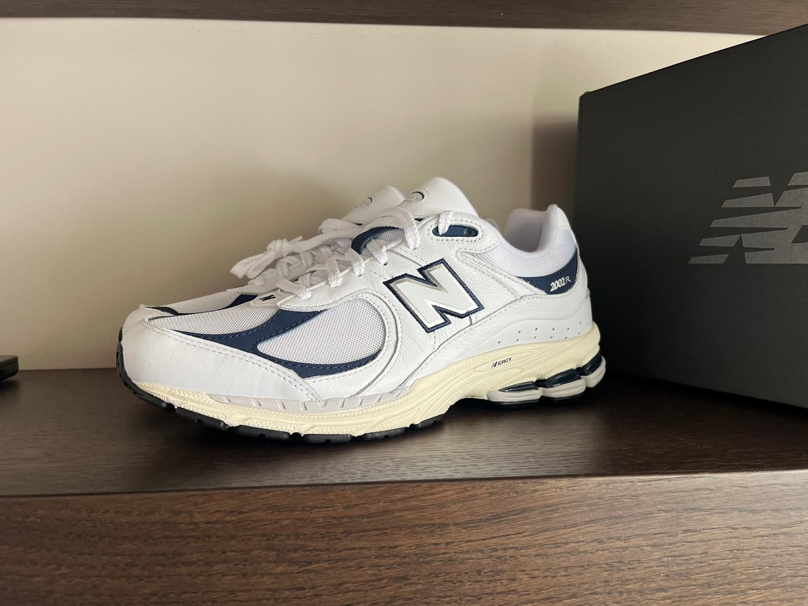 New Balance 2002 Trainers in White/Blue Size US 11 / EU 44 - 2 Thumbnail