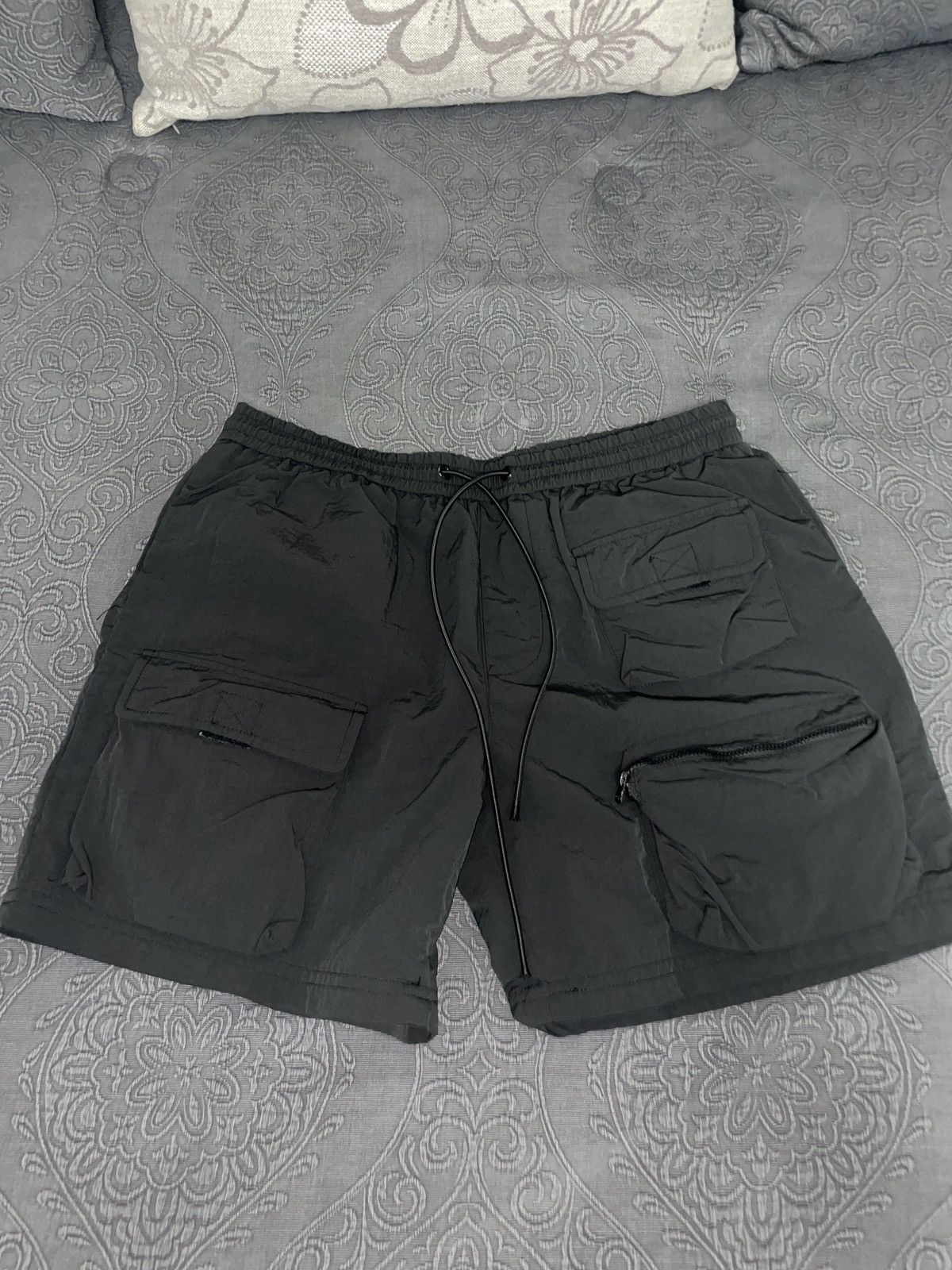 Richie Le collection on sale cargo shorts SIZE M BLACK IN HAND