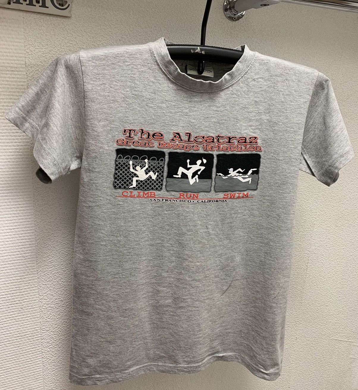 Vintage The Alcatraz great escape triathlon vintage t-shirt S Size US S / EU 44-46 / 1 - 1 Thumbnail