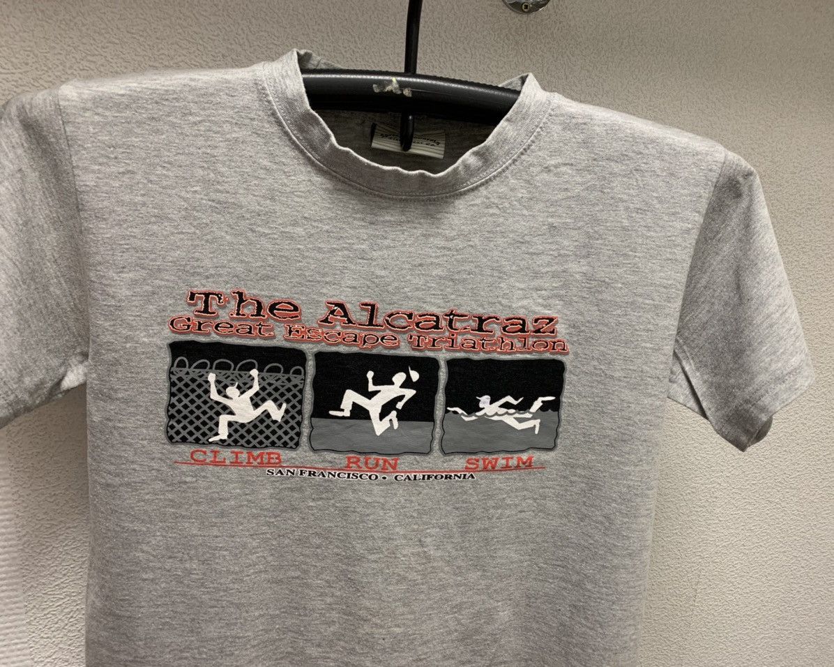 Vintage The Alcatraz great escape triathlon vintage t-shirt S Size US S / EU 44-46 / 1 - 2 Thumbnail