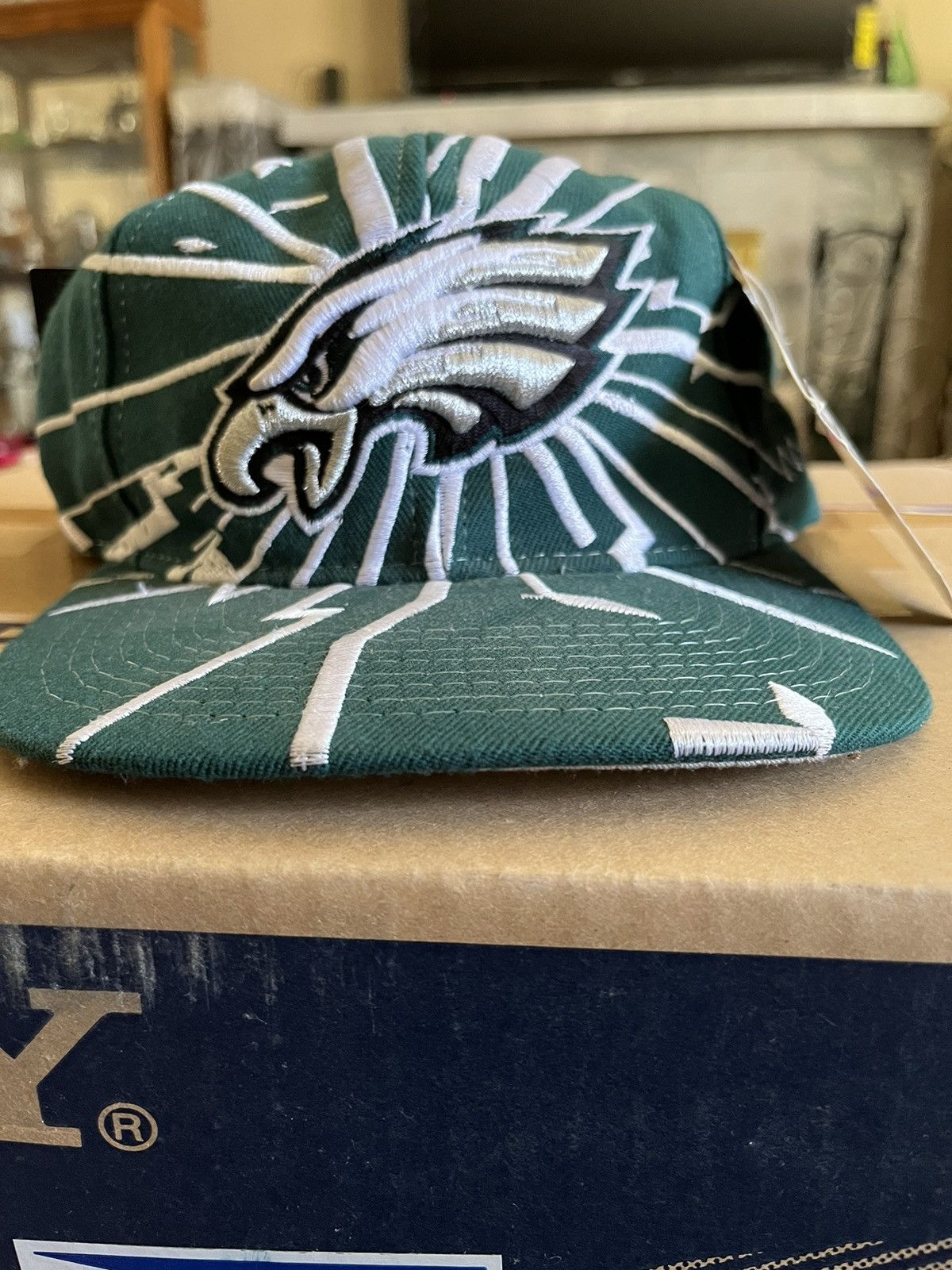 Apex One × Pro Line Philadelphia Eagles NFL Vintage Snapback Shatter Hat Size ONE SIZE - 1 Thumbnail