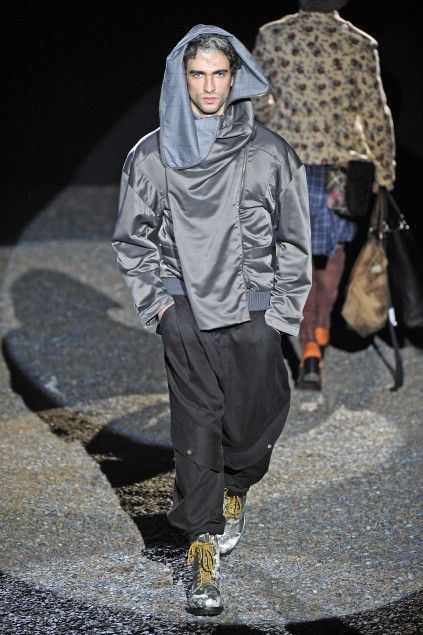 Vivienne Westwood GRAIL! Multipocket twisted black denim pants from FW09 Size US 31 - 1 Thumbnail