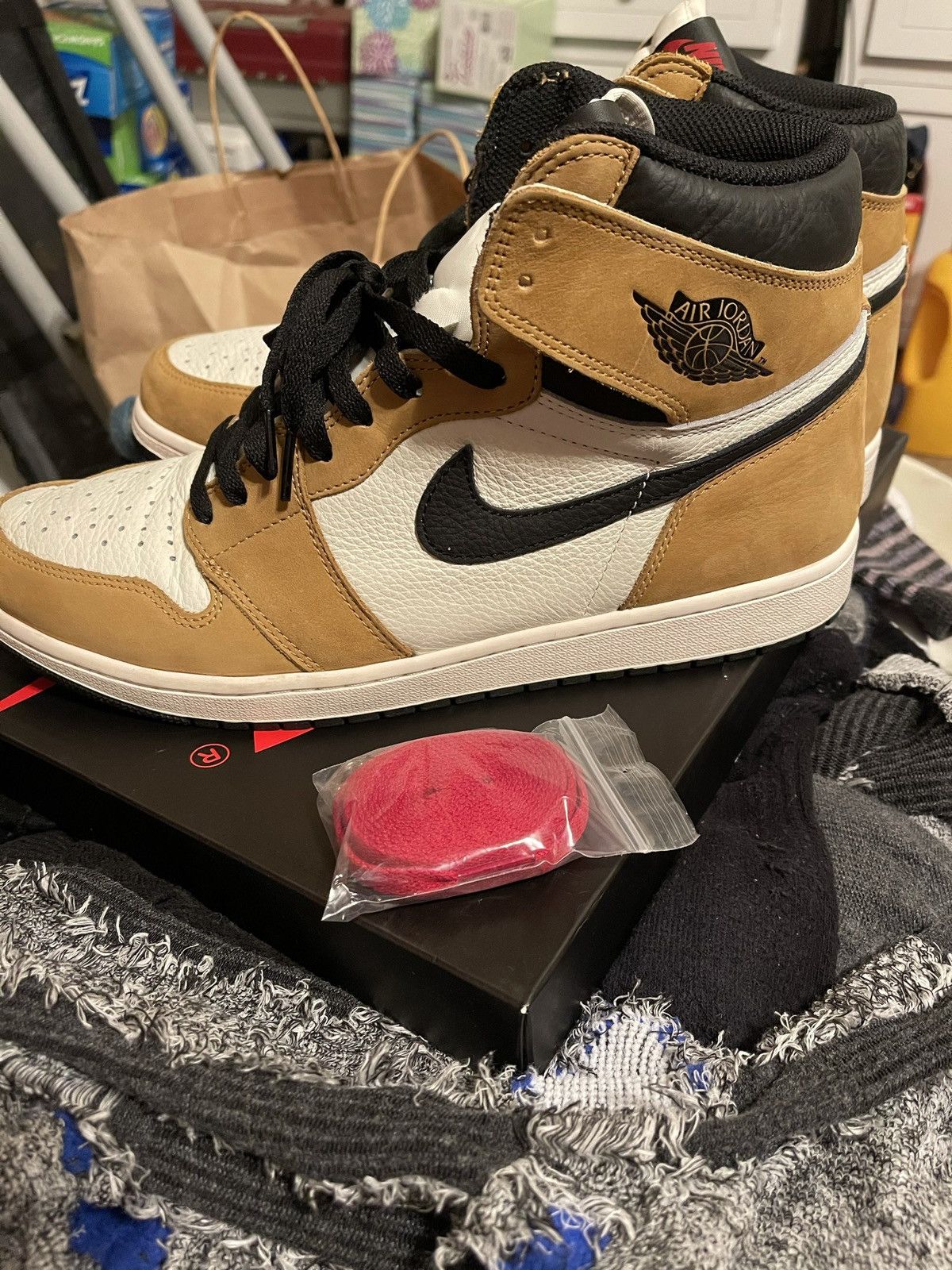 Jordan Brand Air Jordan 1 Retro High OG Rookie of the Year 2018 Size US 13 / EU 46 - 12 Thumbnail
